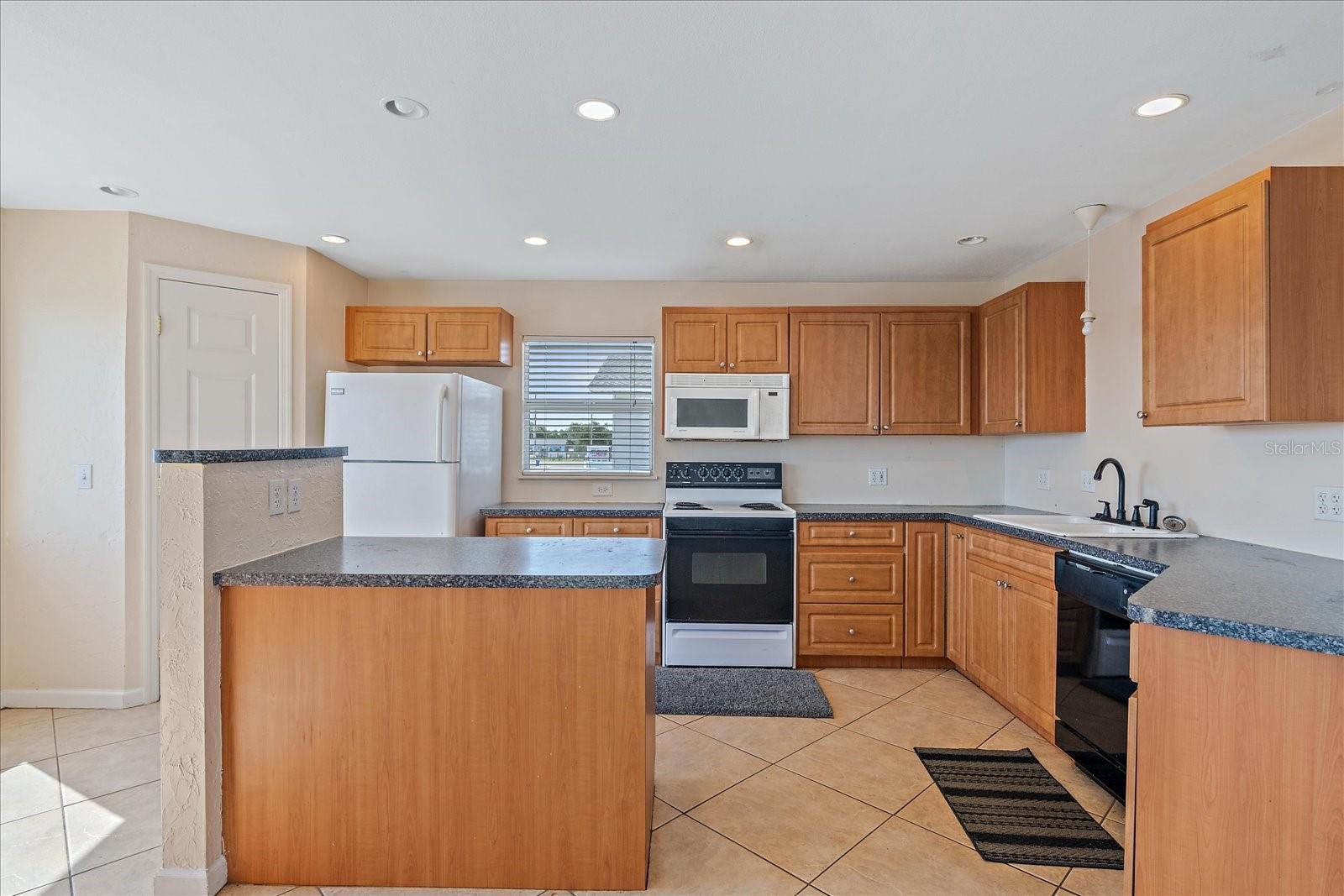 VENICE EDGEWOOD REP - Commercial Sale