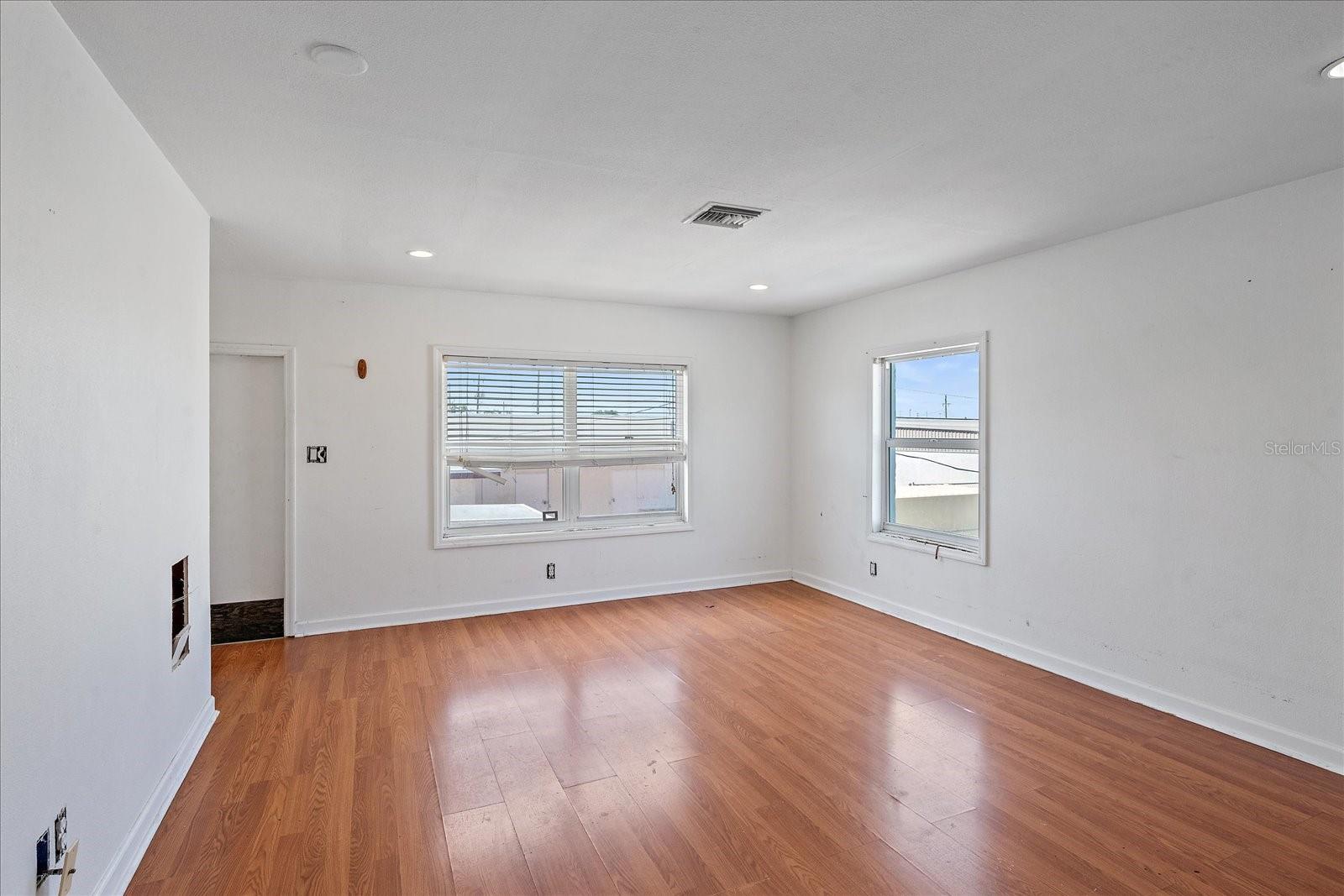 VENICE EDGEWOOD REP - Commercial Sale