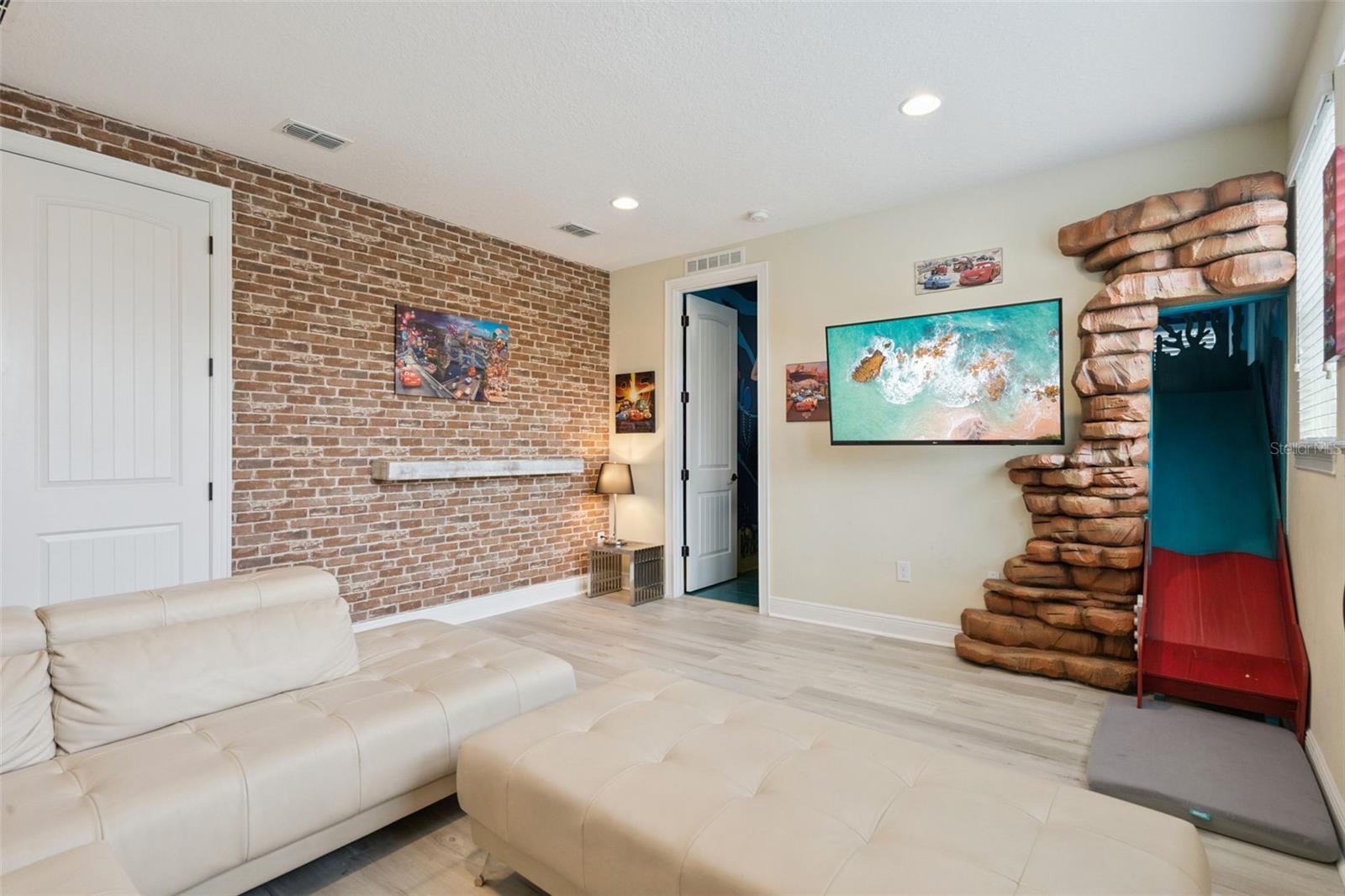 REUNION WEST - Residential