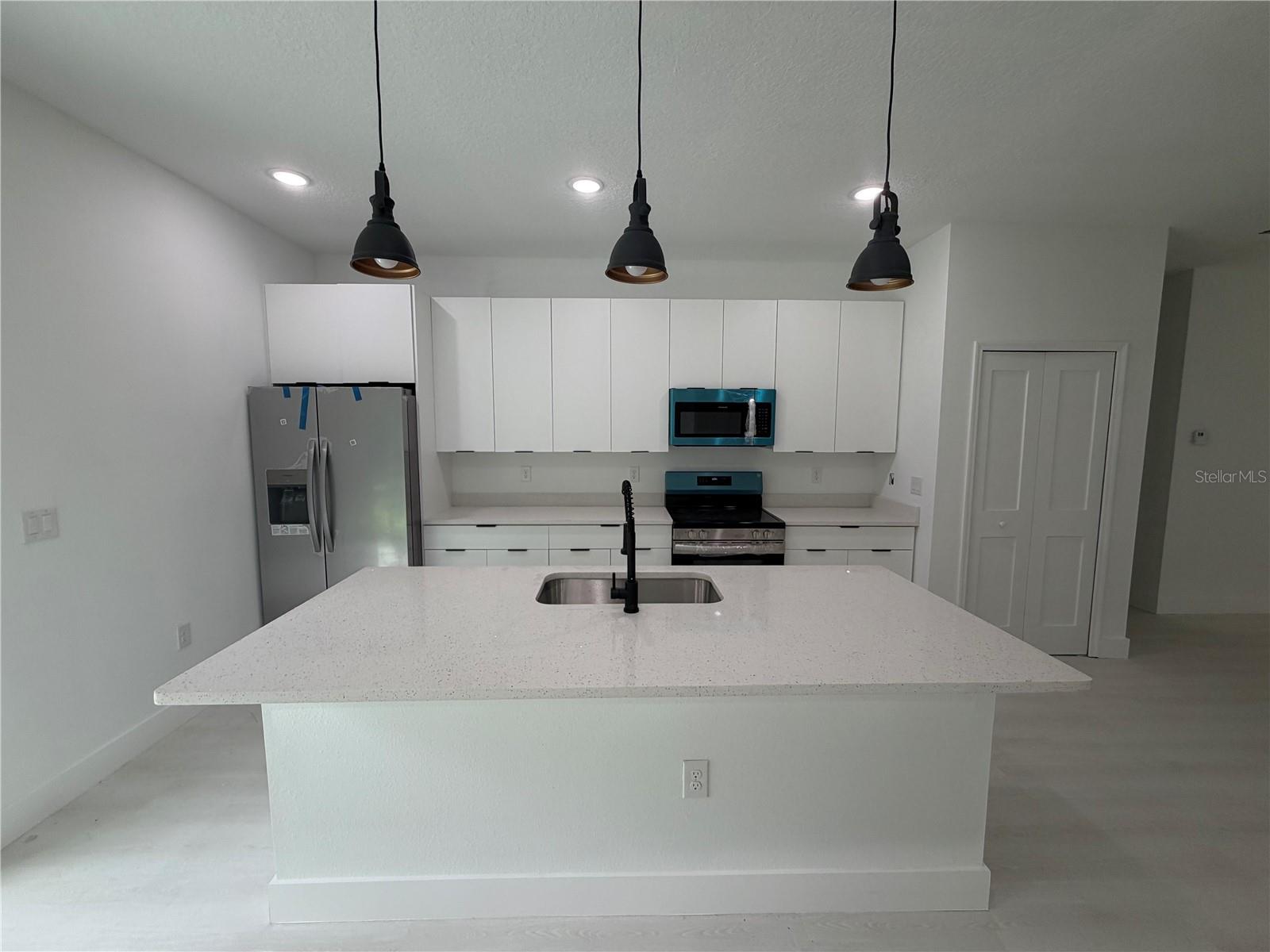 ROLLING RANCH ESTATE - Residential Lease