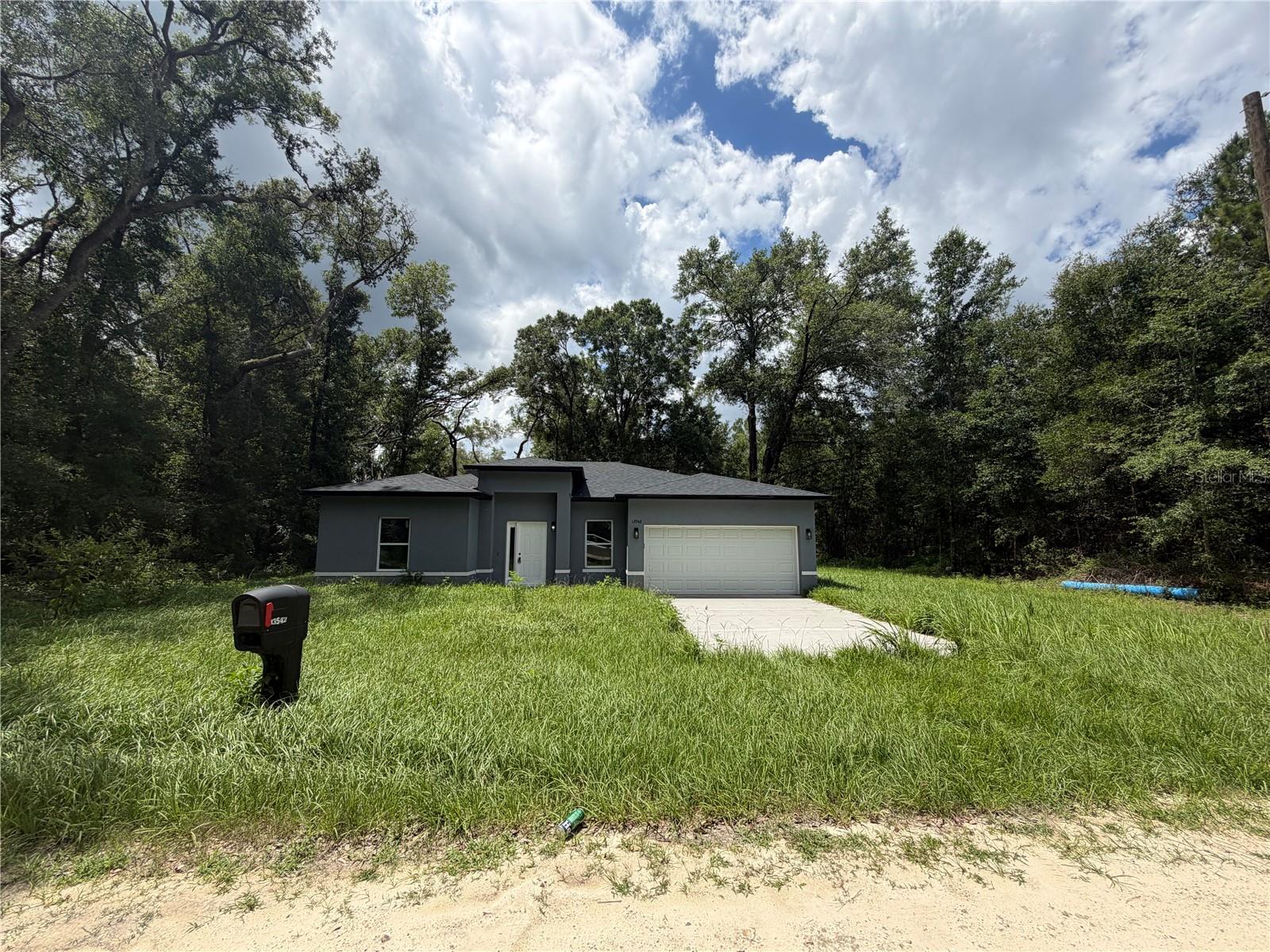 ROLLING RANCH ESTATE - Residential Lease