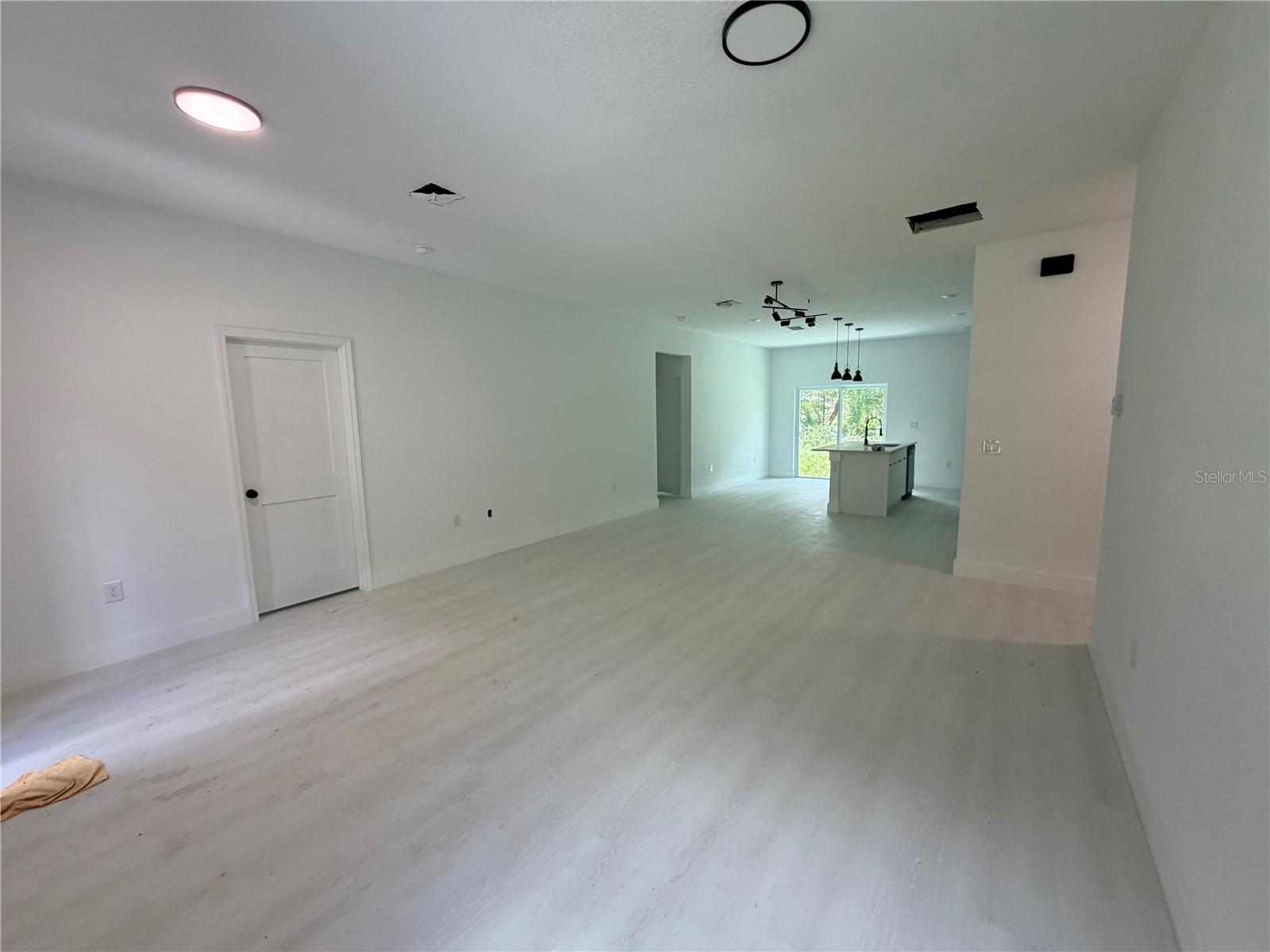 ROLLING RANCH ESTATE - Residential Lease