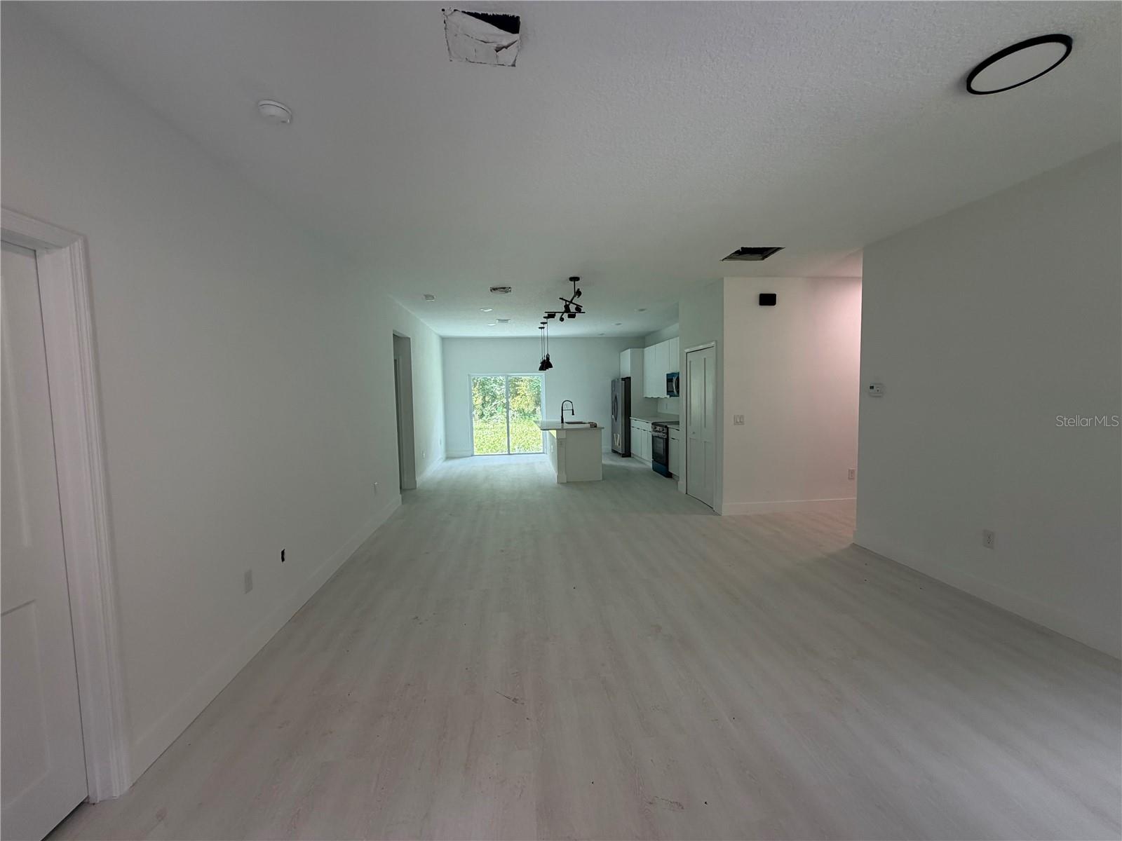 ROLLING RANCH ESTATE - Residential Lease