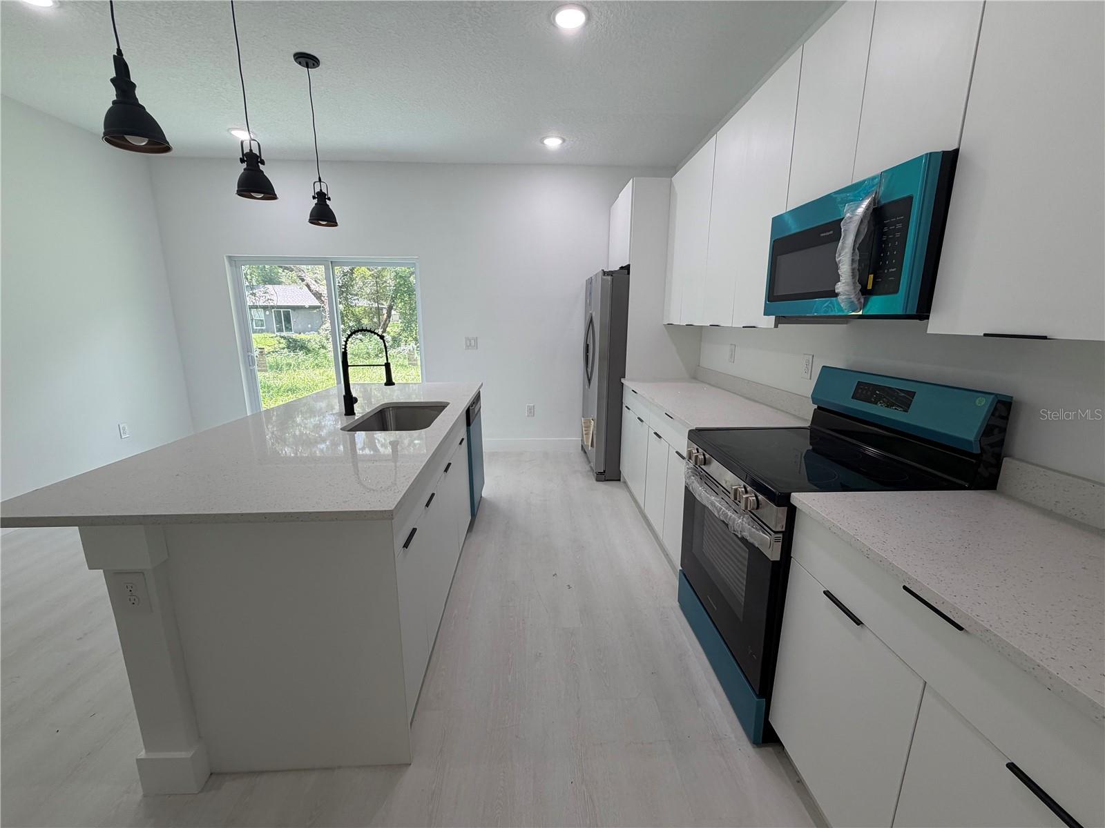 ROLLING RANCH ESTATE - Residential Lease