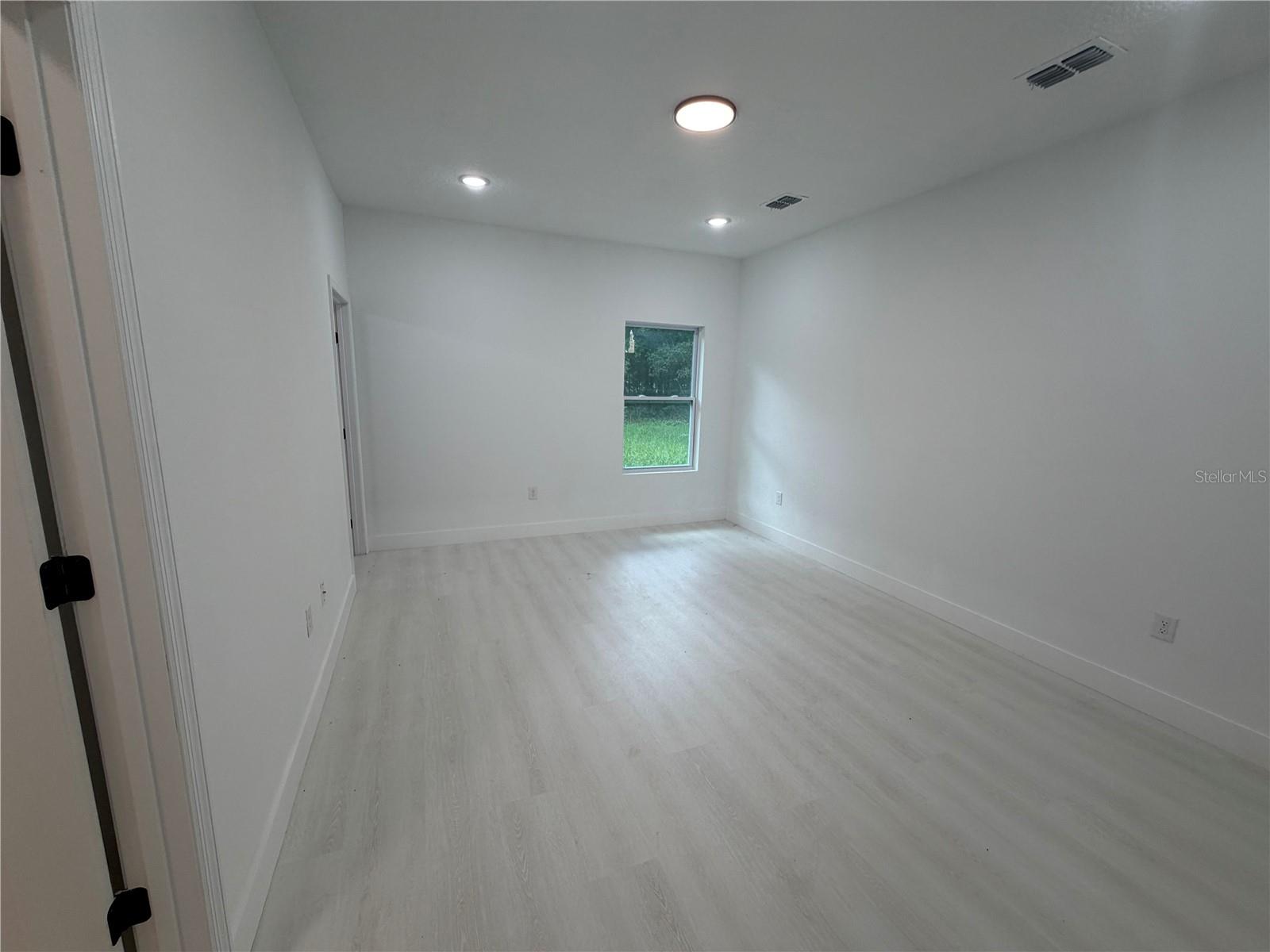 ROLLING RANCH ESTATE - Residential Lease