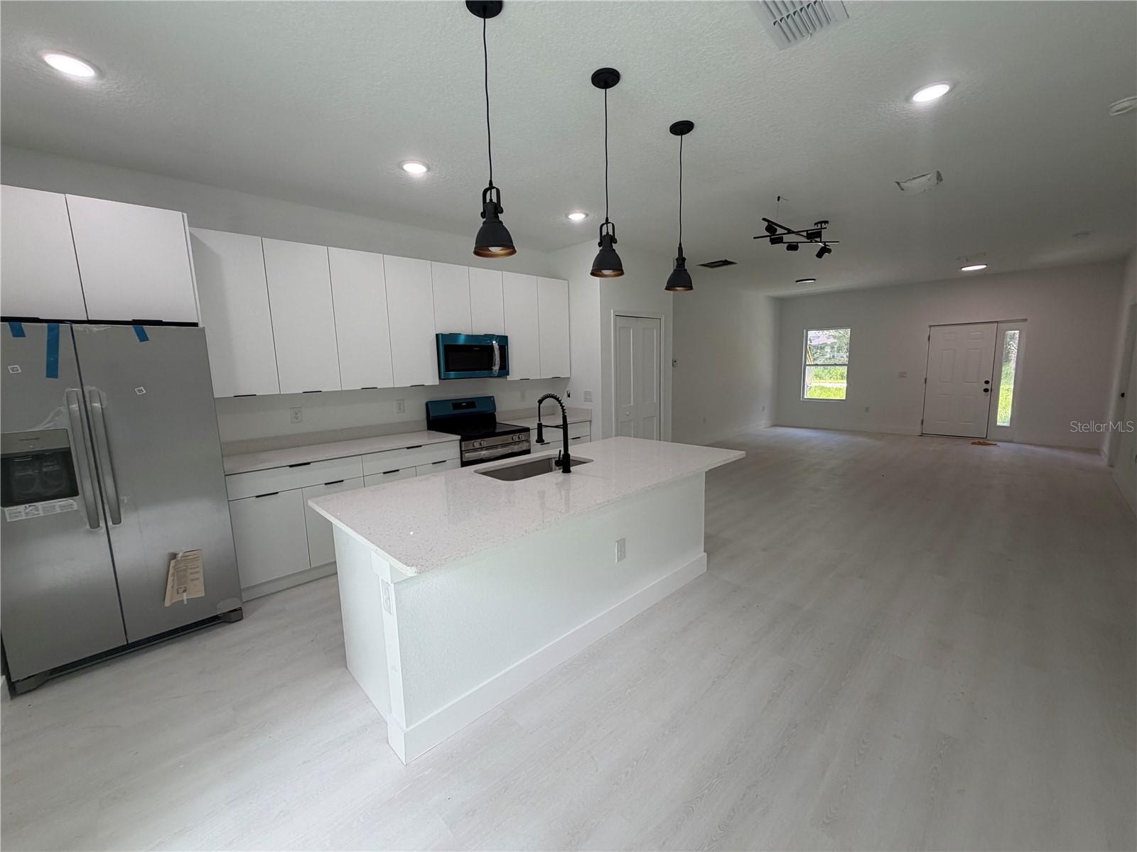 ROLLING RANCH ESTATE - Residential Lease