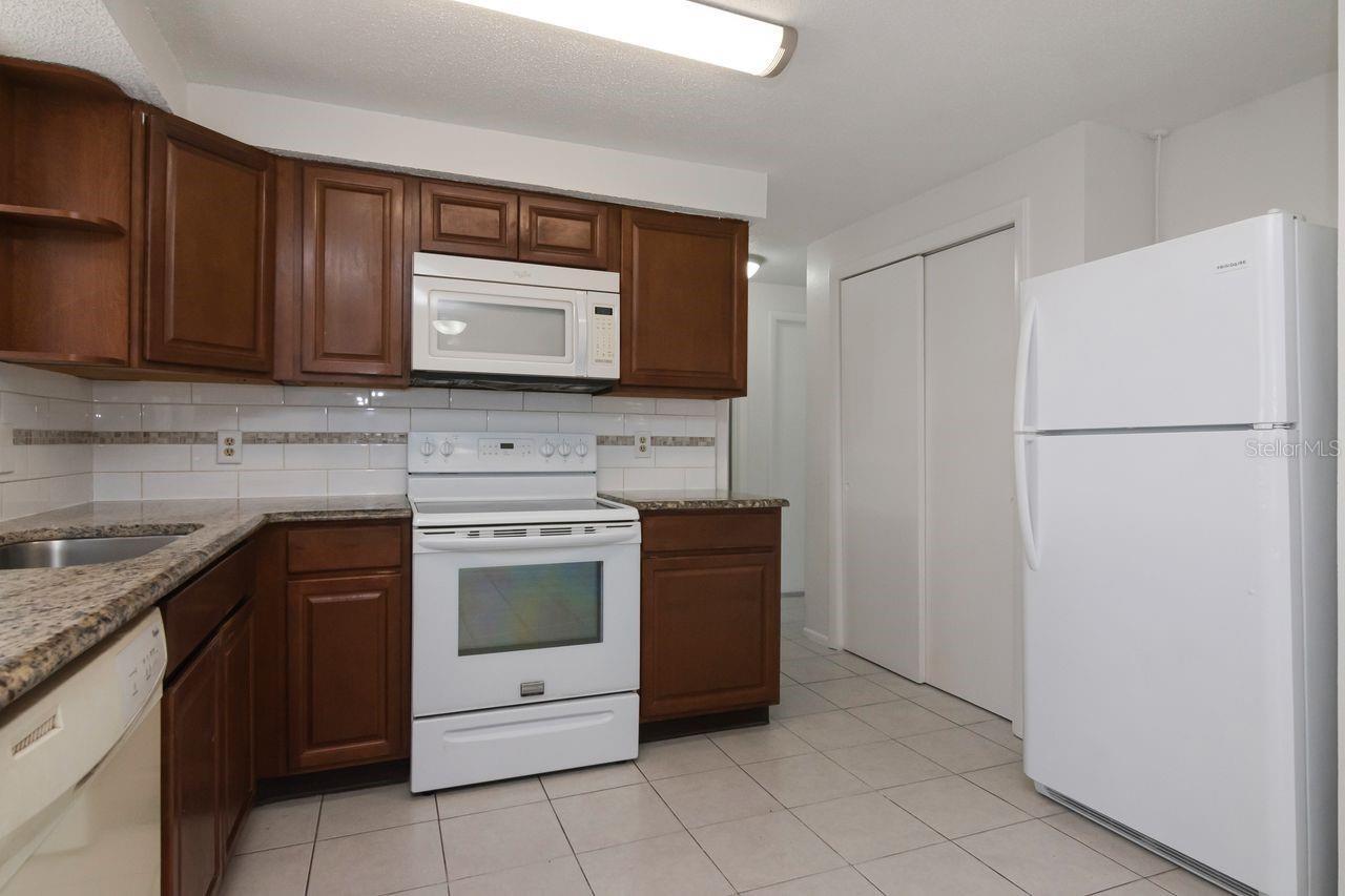 LAKEWOOD ESTATES - Residential