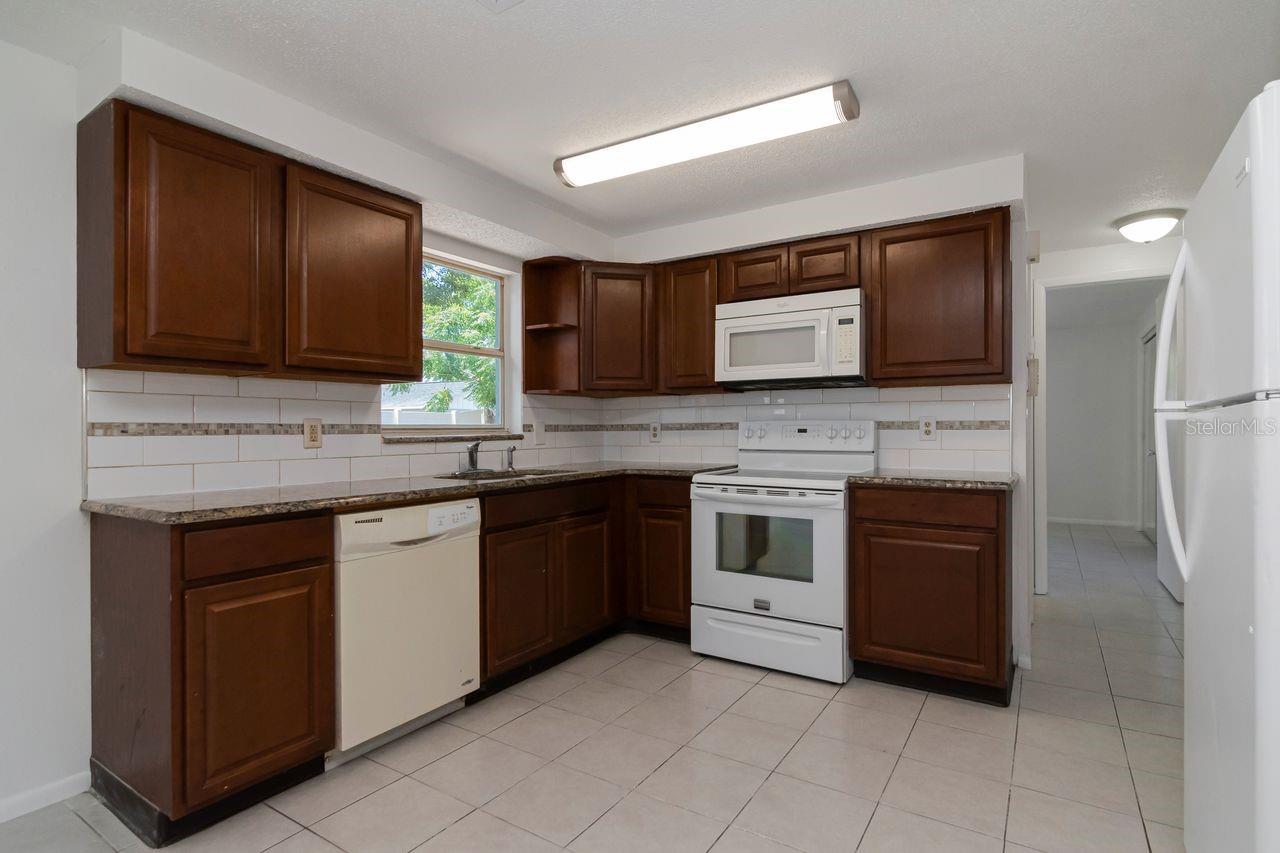 LAKEWOOD ESTATES - Residential