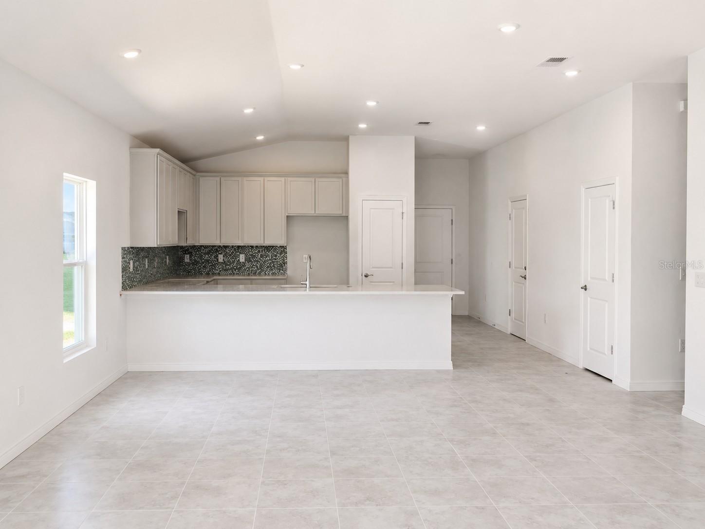 ROTONDA LAKES - Residential