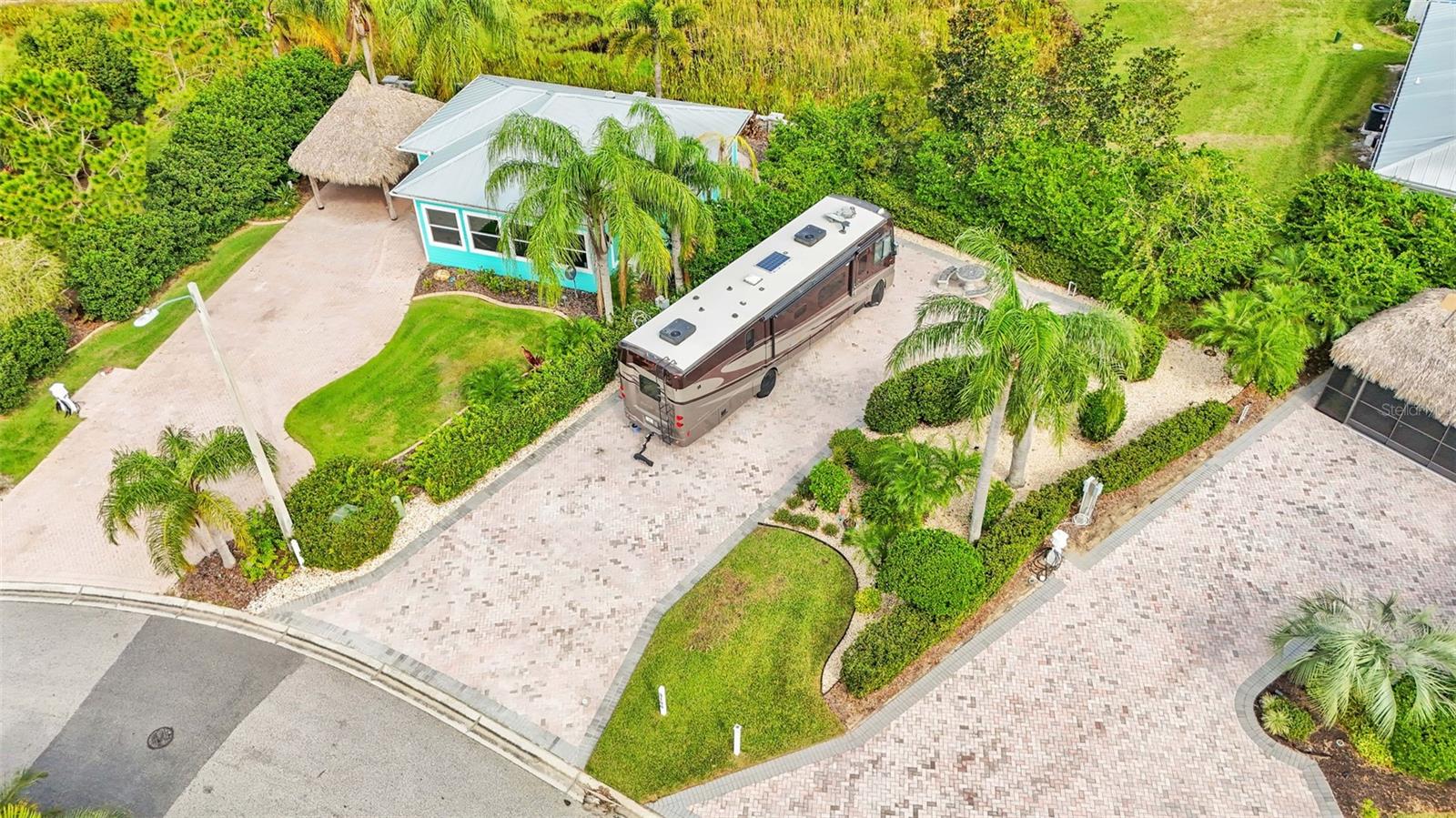 BAY LAKE RESIDENCE - Land