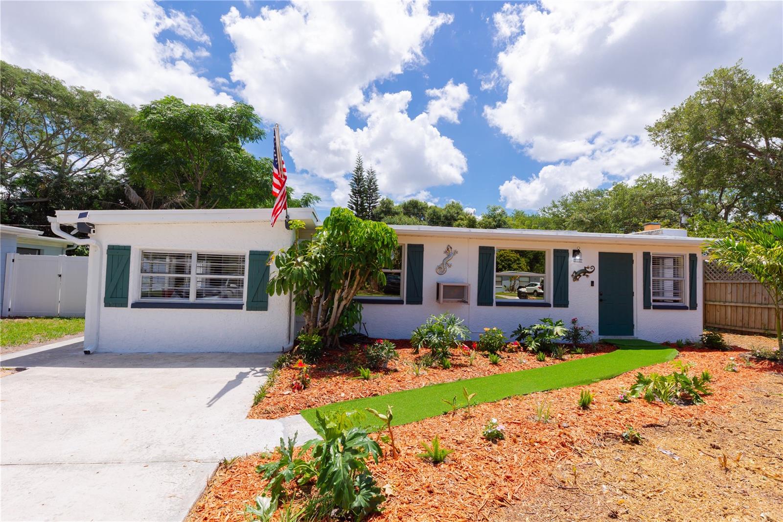 SEMINOLE GARDENS - Residential