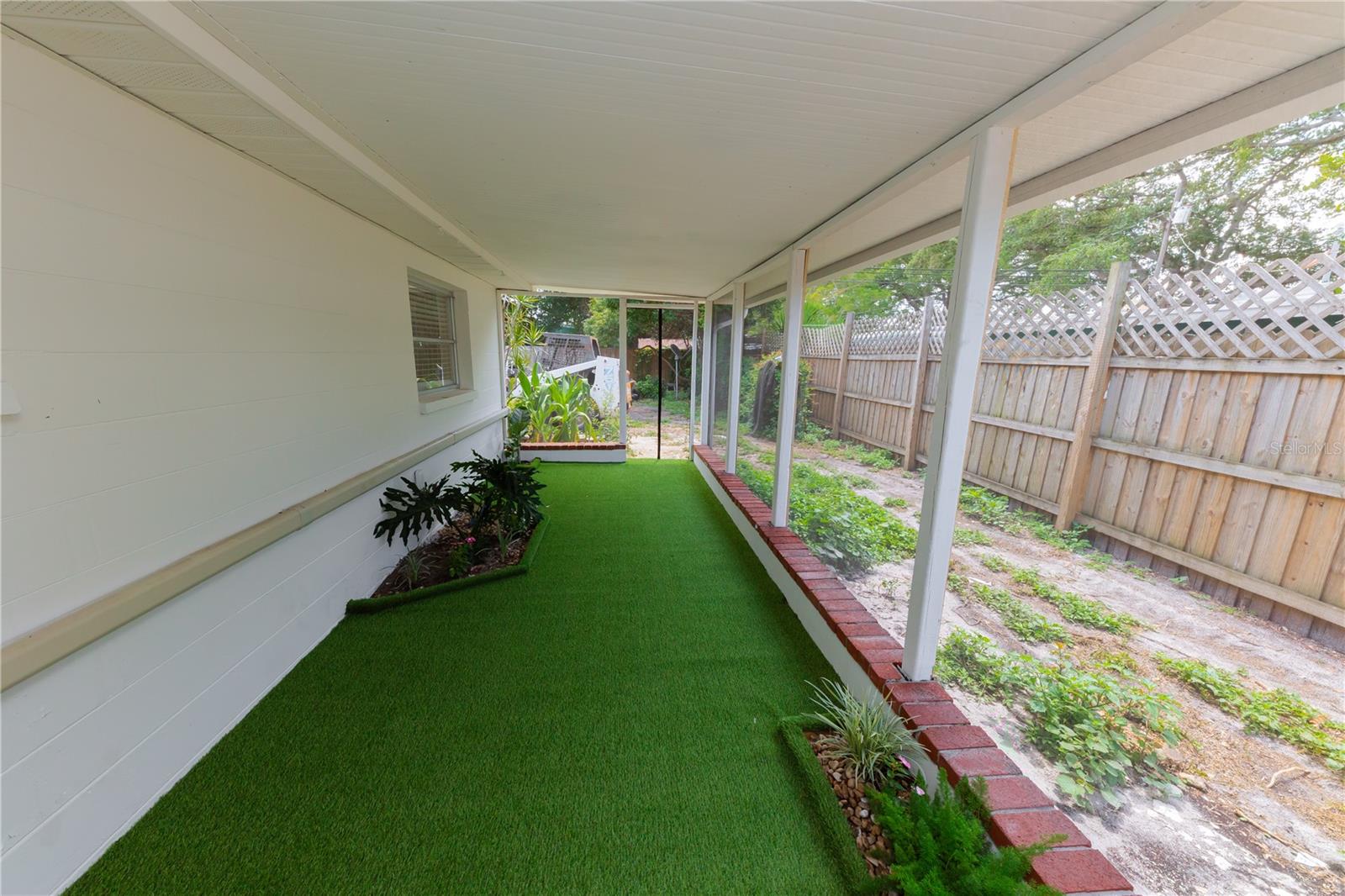 SEMINOLE GARDENS - Residential