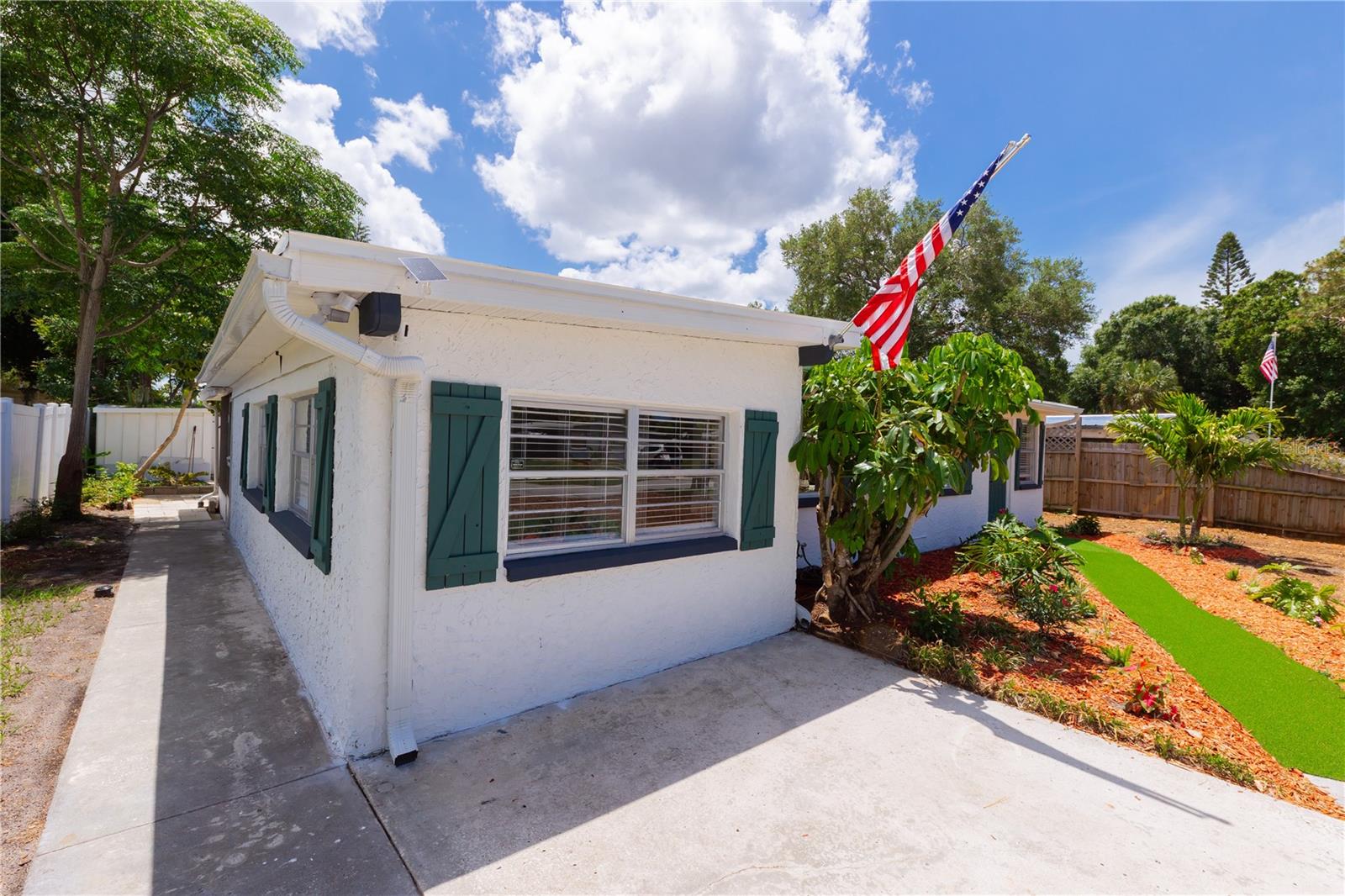 SEMINOLE GARDENS - Residential