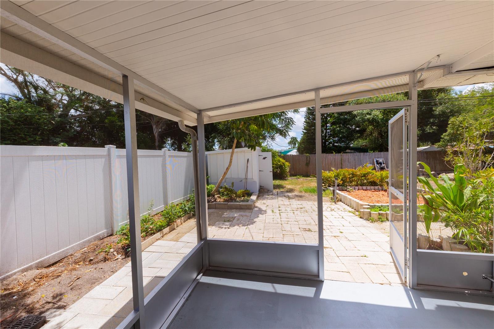 SEMINOLE GARDENS - Residential