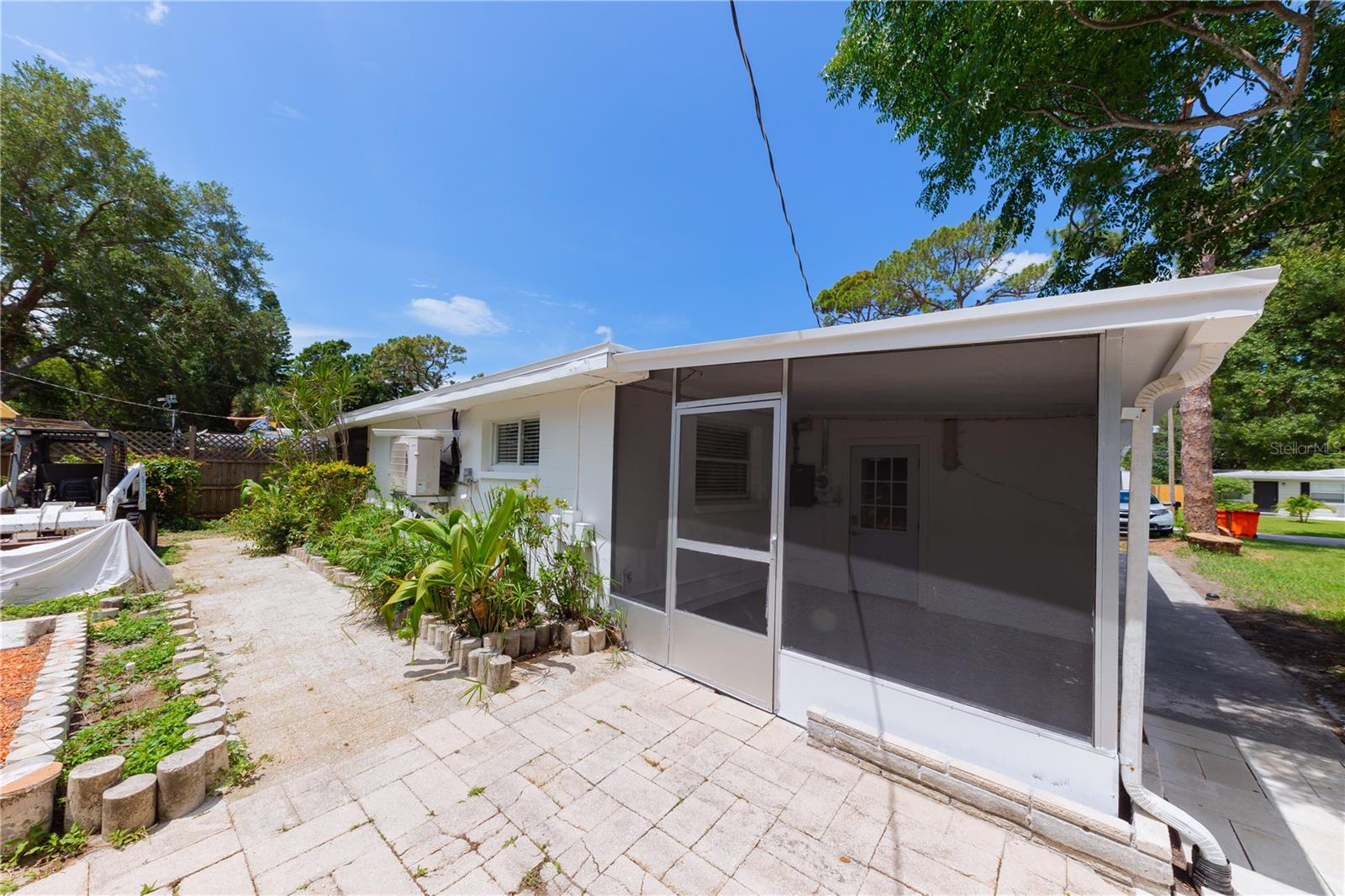 SEMINOLE GARDENS - Residential