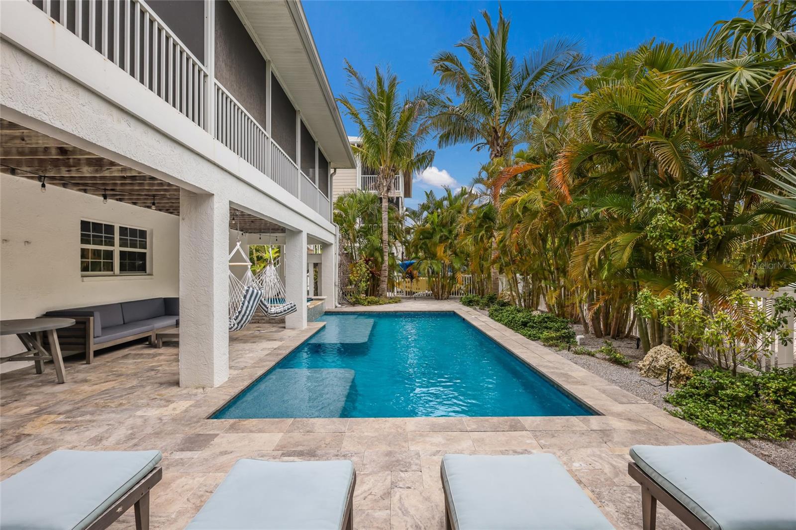 ISLAND CEDARS - Residential