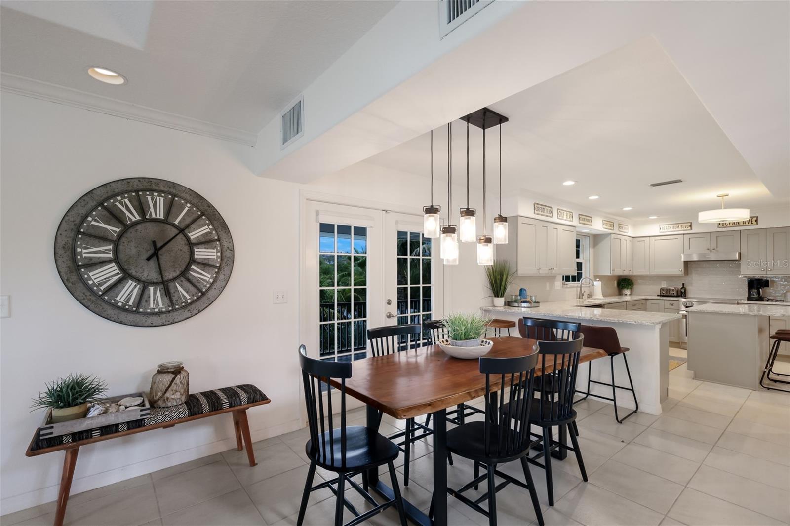 ISLAND CEDARS - Residential