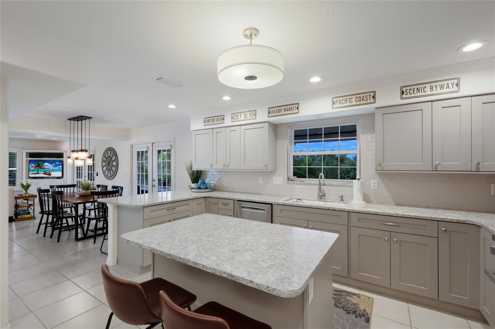 ISLAND CEDARS - Residential