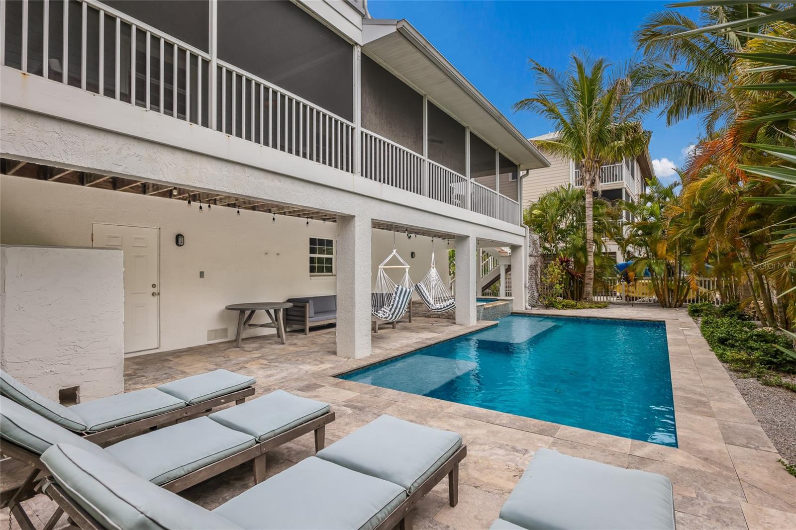 ISLAND CEDARS - Residential