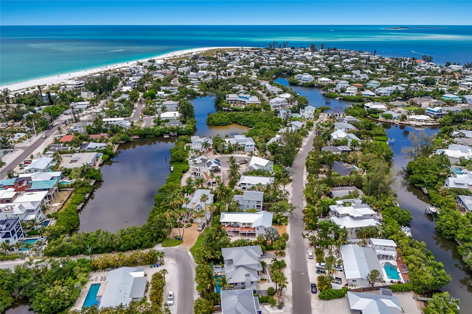 ISLAND CEDARS - Residential