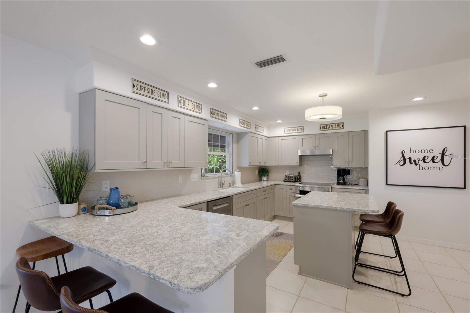 ISLAND CEDARS - Residential