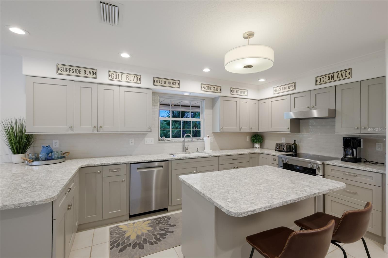 ISLAND CEDARS - Residential