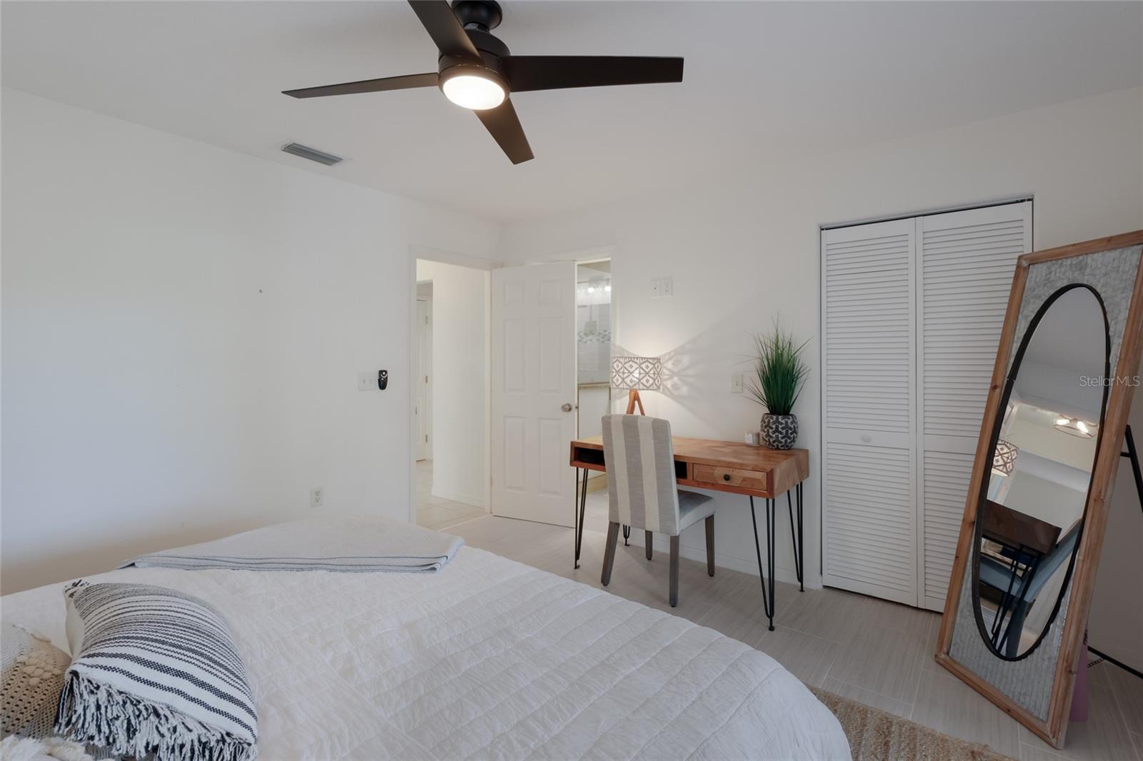 ISLAND CEDARS - Residential