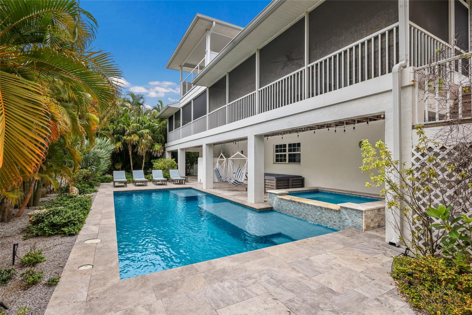 ISLAND CEDARS - Residential