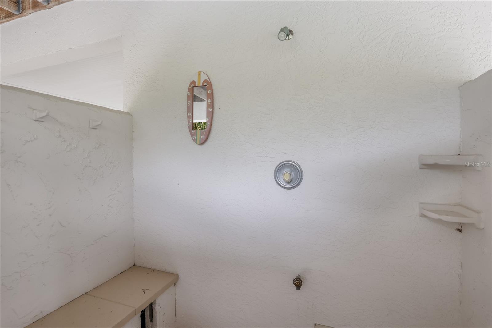 ISLAND CEDARS - Residential
