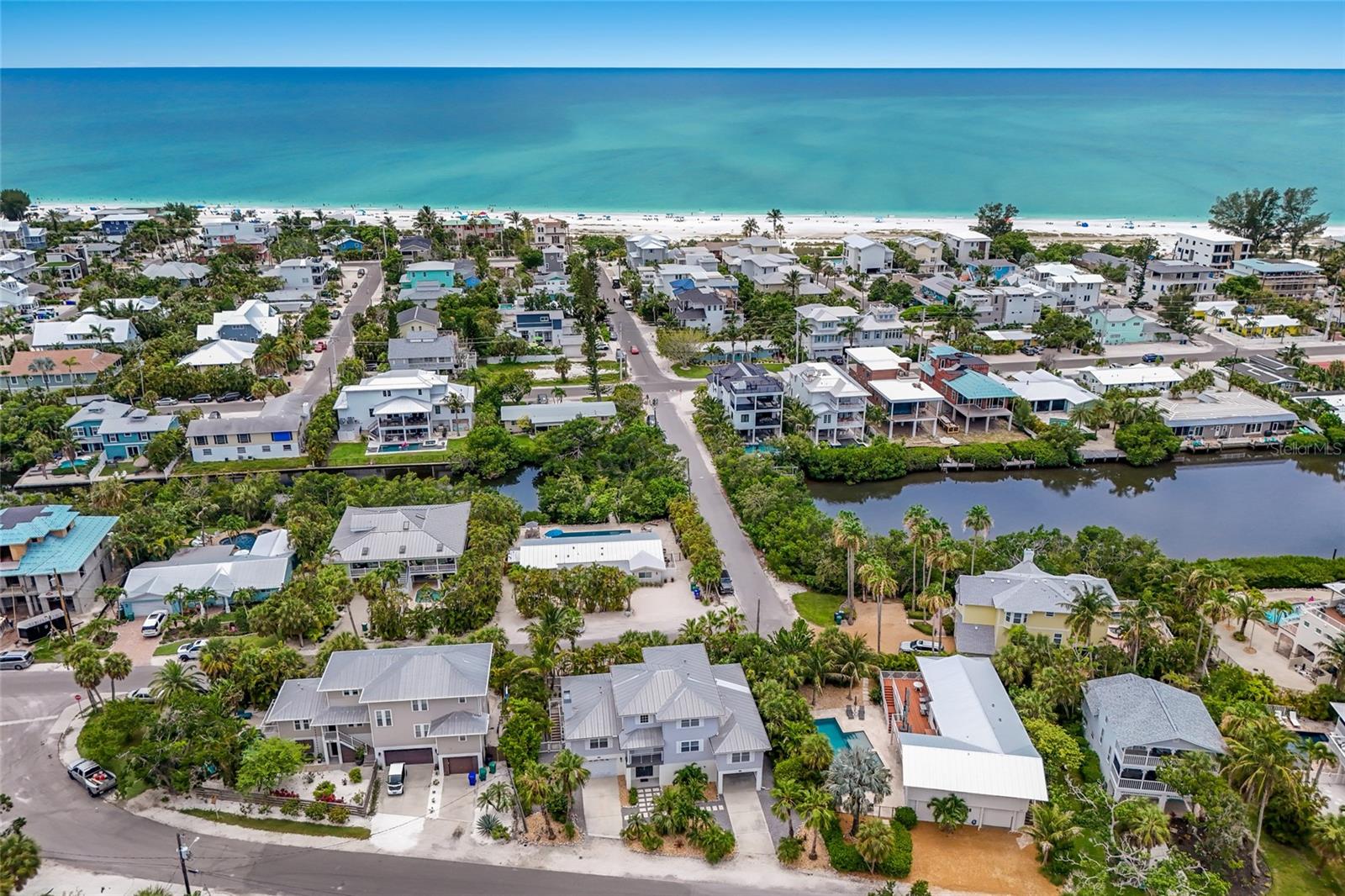 ISLAND CEDARS - Residential
