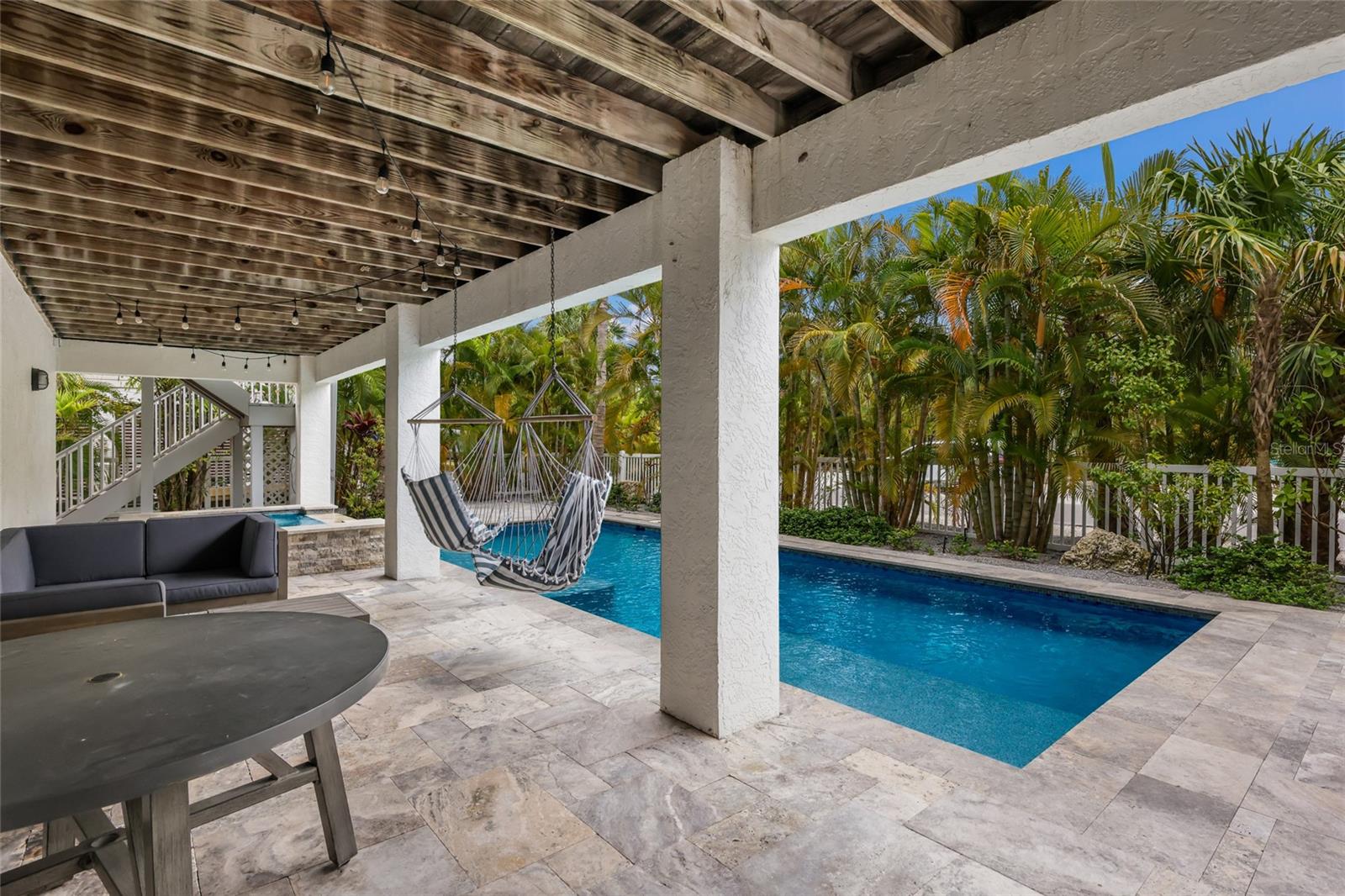 ISLAND CEDARS - Residential