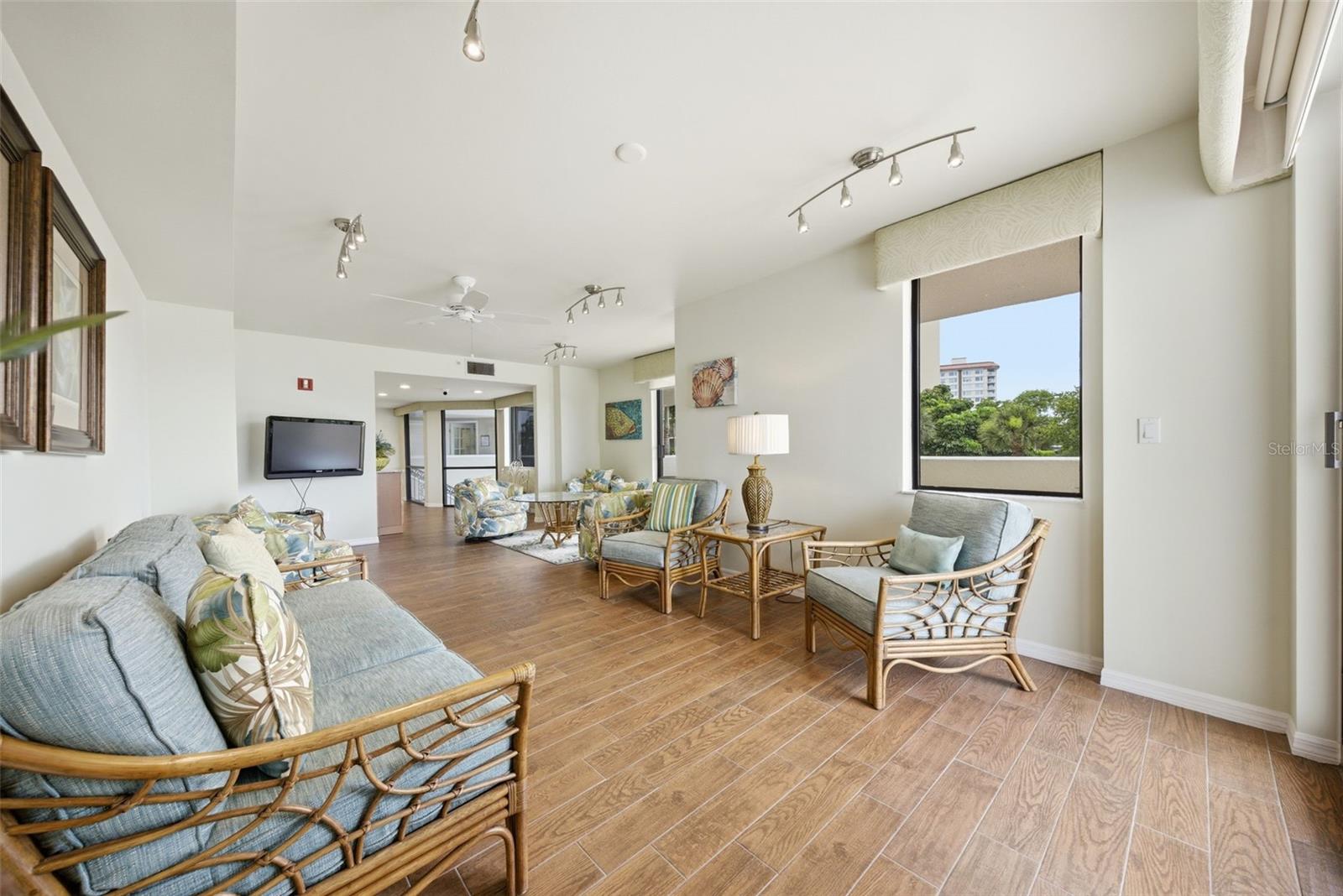 SUNWATCH ON ISLAND ESTATES - Residential
