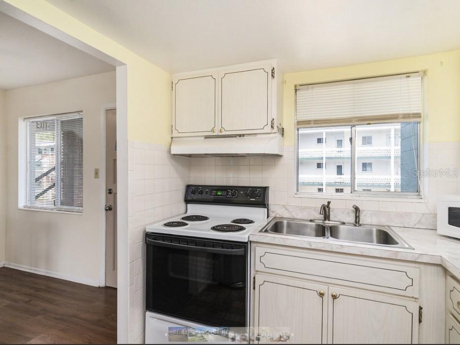 BAYSHORE II SEC 16 - Residential Lease