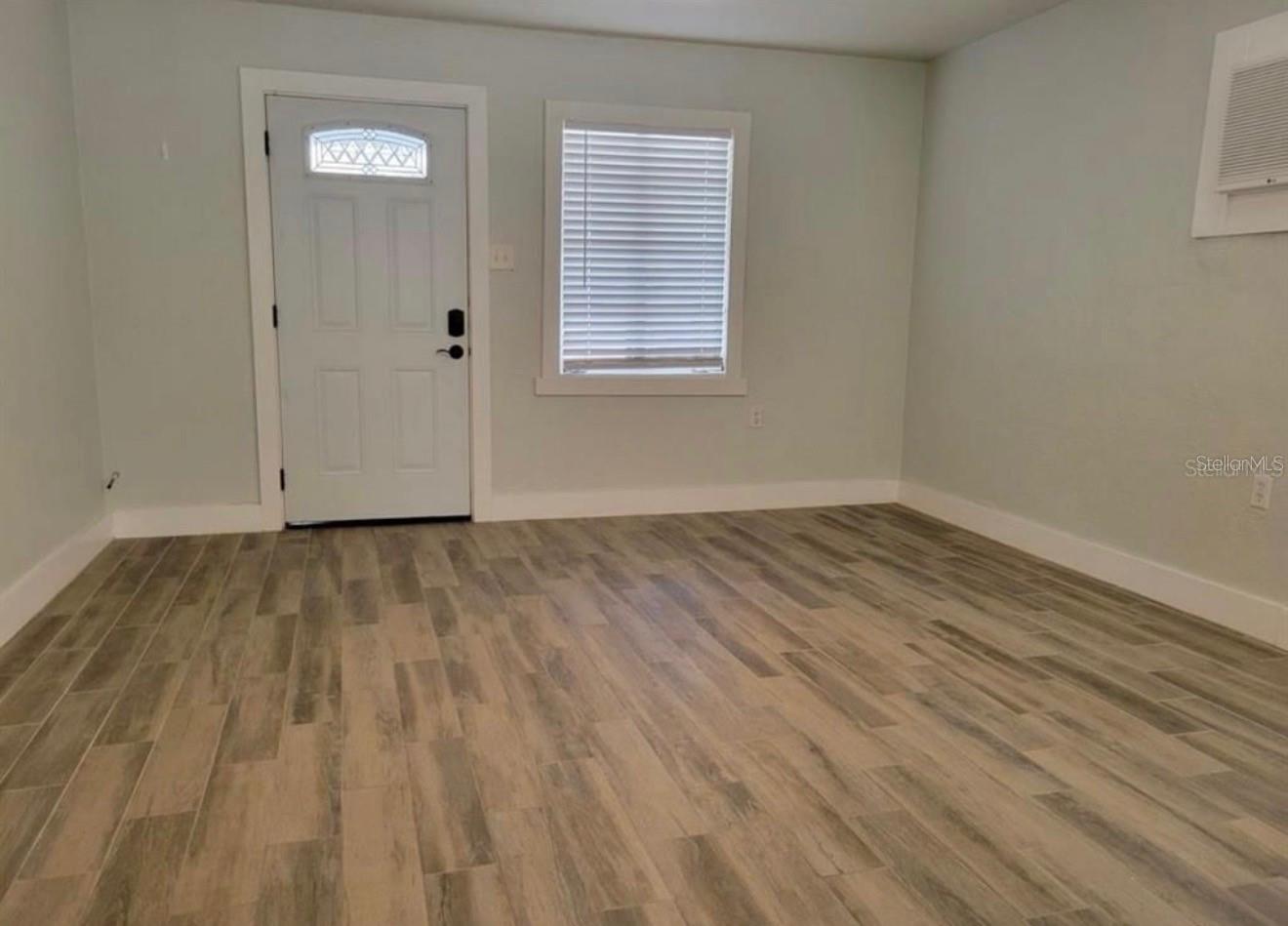 ROUSLYNN - Residential