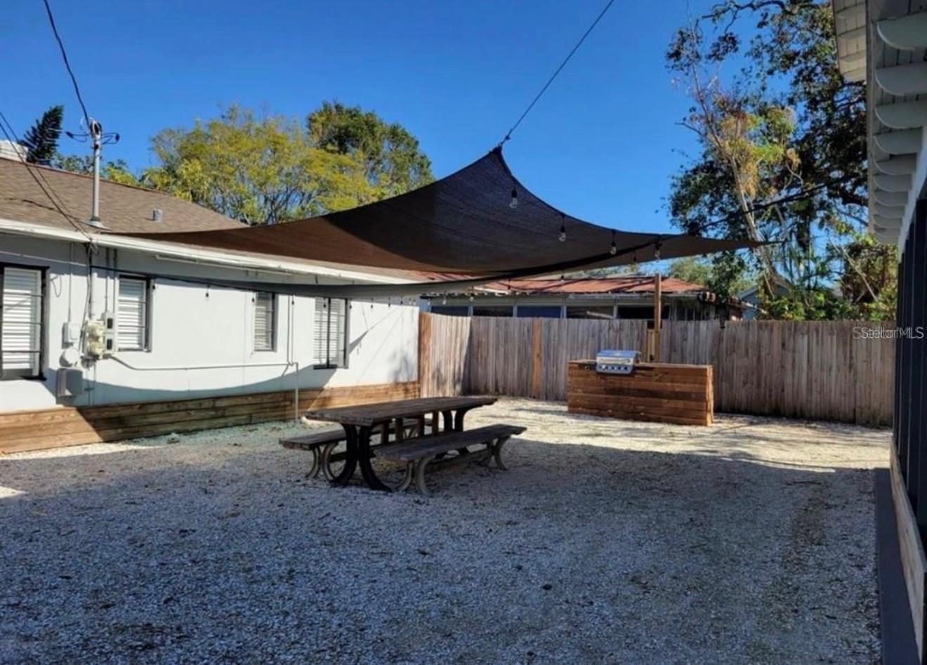 ROUSLYNN - Residential