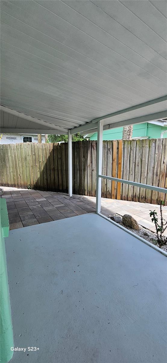 COM SE COR SEC 32 TH - Residential
