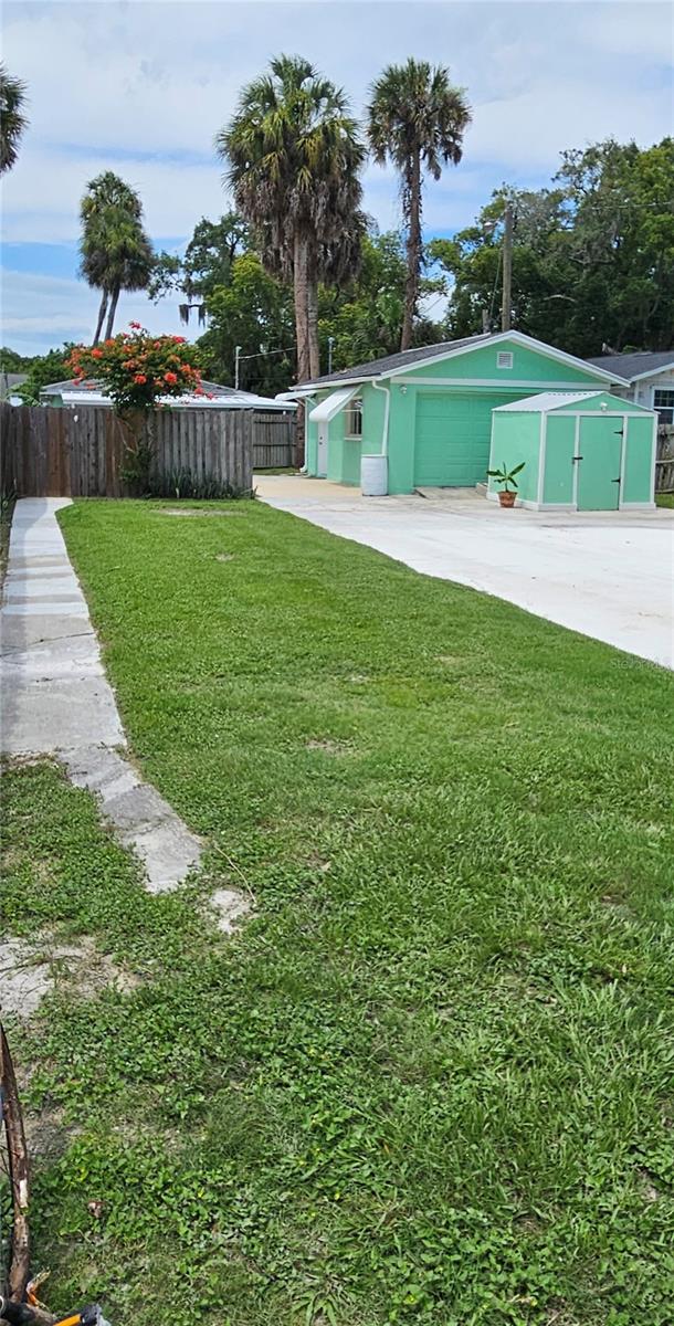 COM SE COR SEC 32 TH - Residential