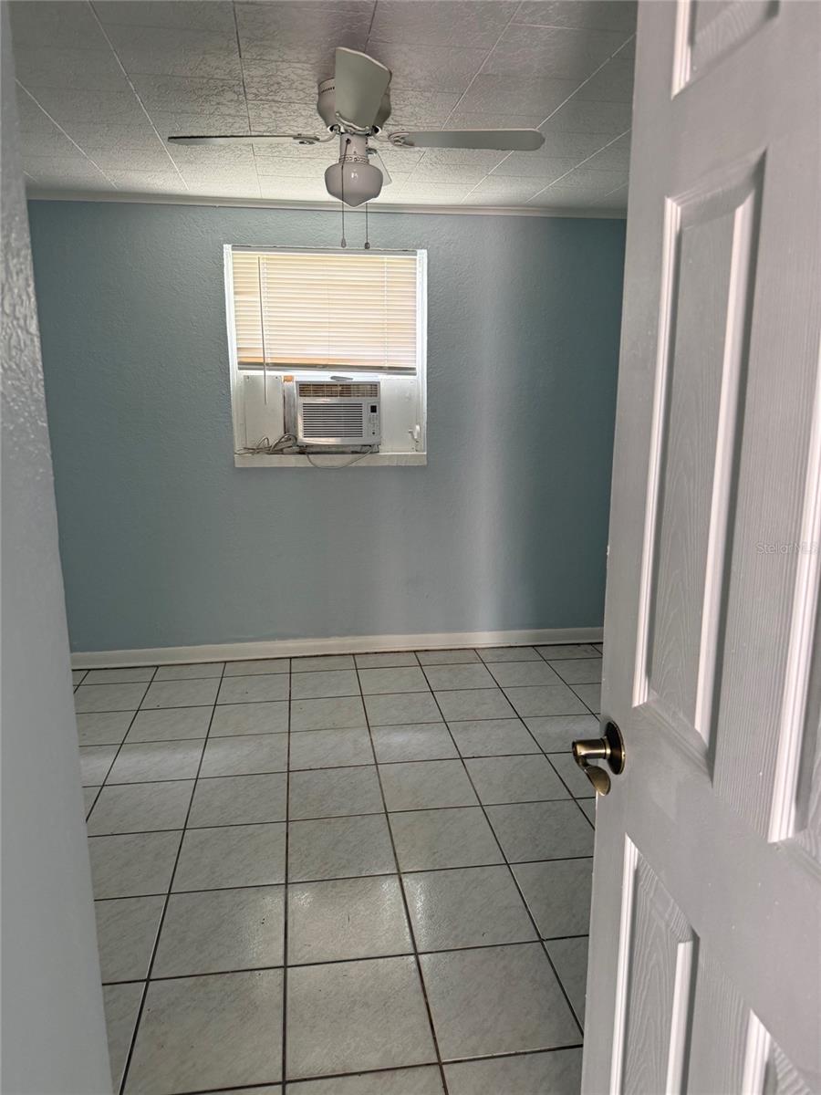 COM SE COR SEC 32 TH - Residential