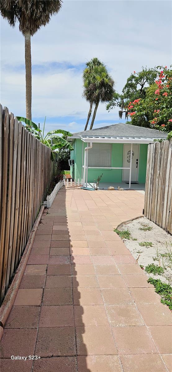 COM SE COR SEC 32 TH - Residential