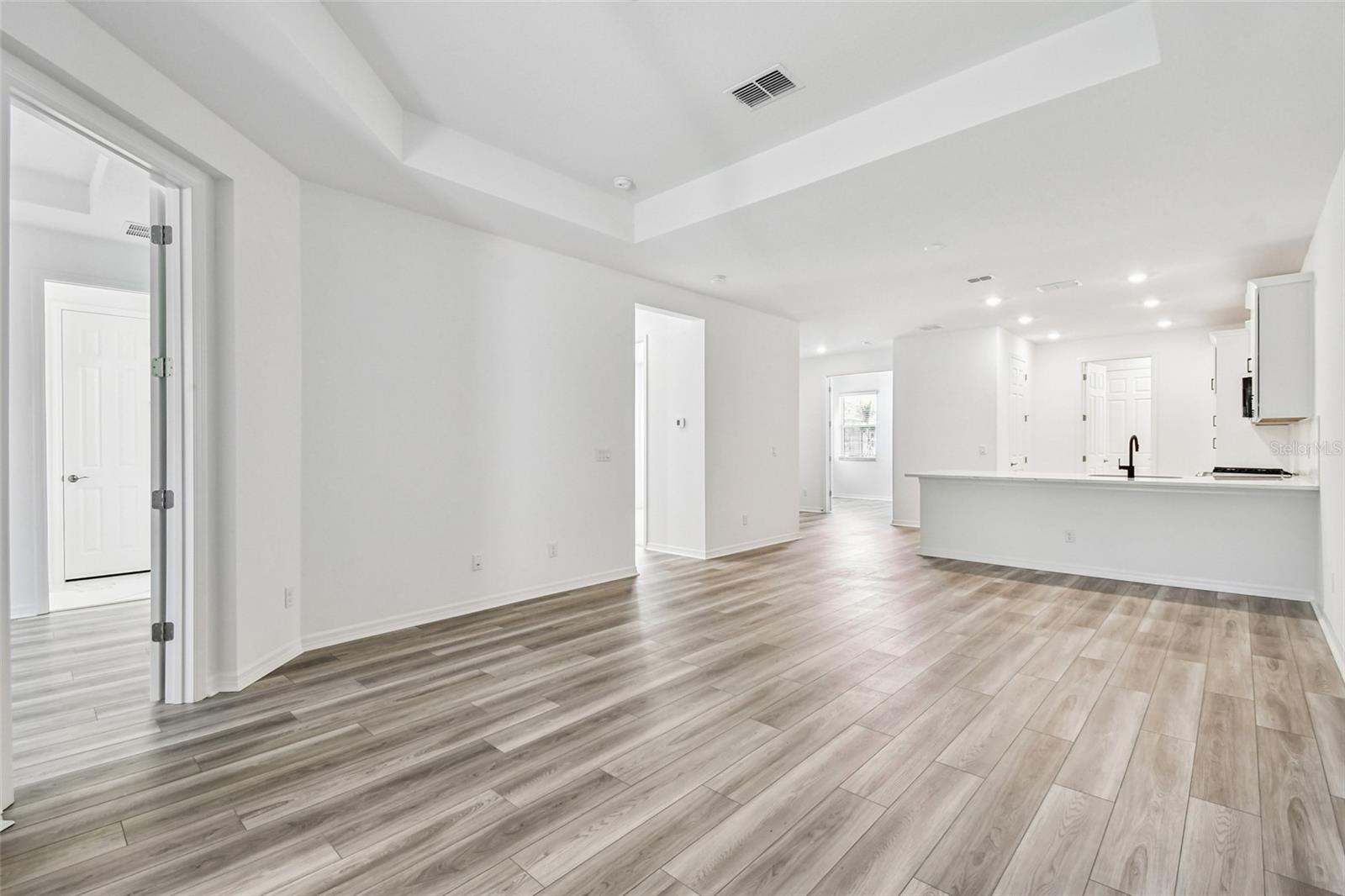 SWEETWATER VILLAS AT LAKEWOOD RANCH - Residential