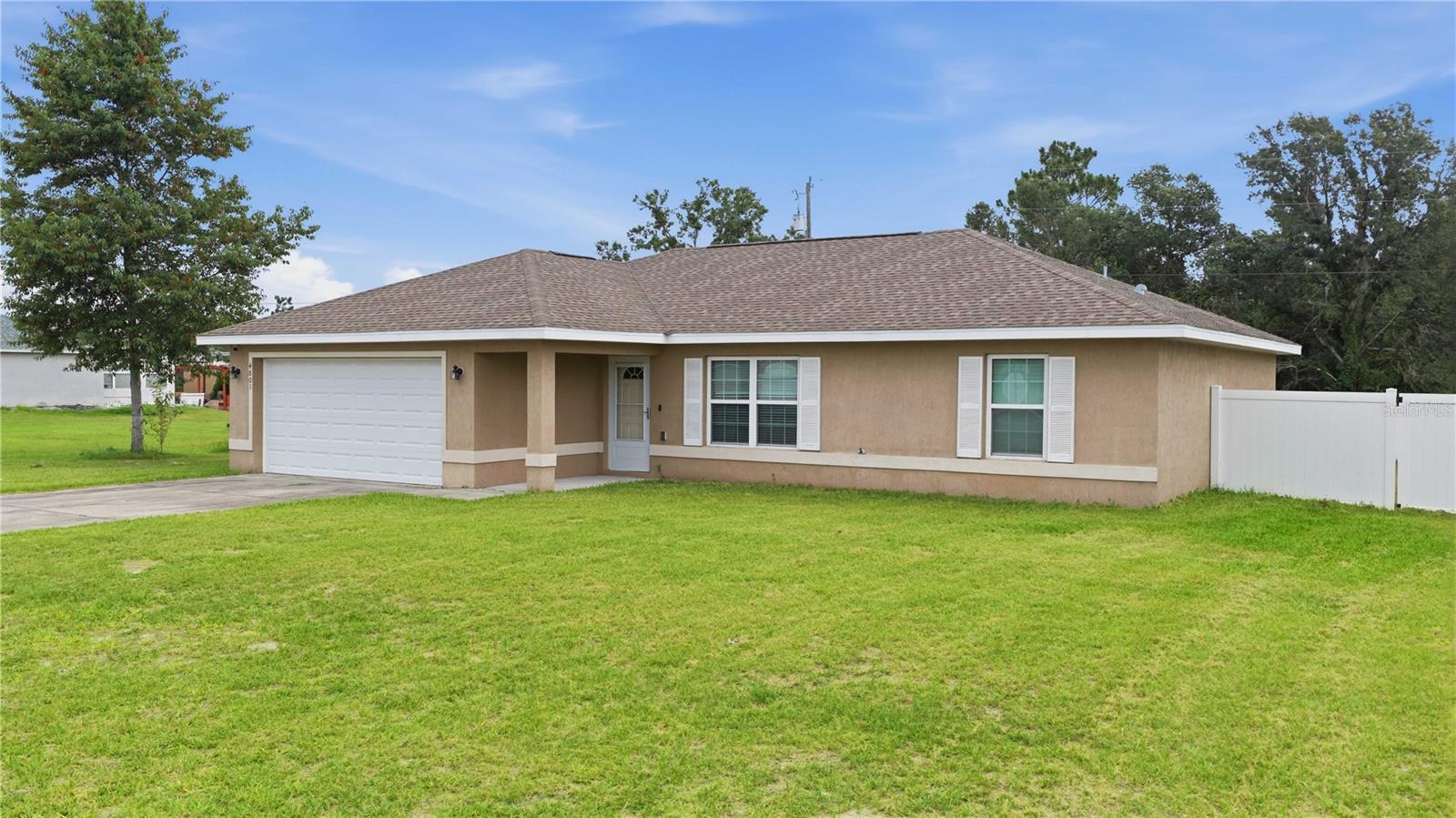 No HOA No CDD This 2018 Three-bedroom Two-bath home is on .24 acres, completely fenced in a white vinyl fence. If you are looking for privacy, you have found it. This home is conveniently located on the West side of Marion Oaks next to an oversized lot next door for extra space. Perfectly located near schools and minutes to new shopping. This home is not one that you want to miss out on. Facing South you get natural light all day and have peace and serenity in your split floorplan home, perfectly situated to enjoy all the Florida amenities. Close to Shopping, Springs, 49th Trailhead for hiking, and much more.