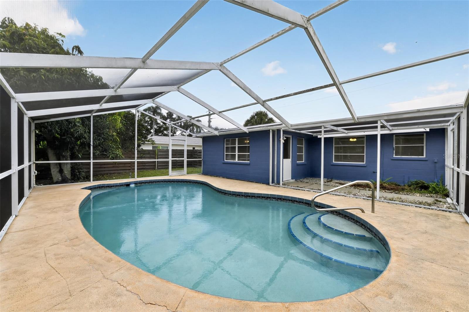 SHADOW LAKES - Residential