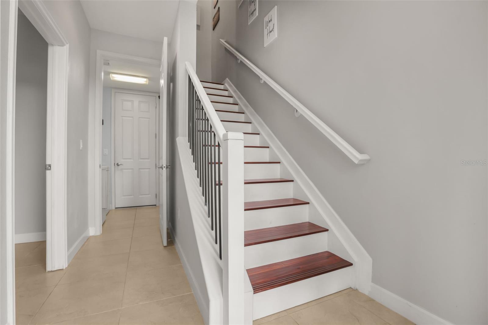 GRANDE OAKS AT HEATHROW - Residential Lease
