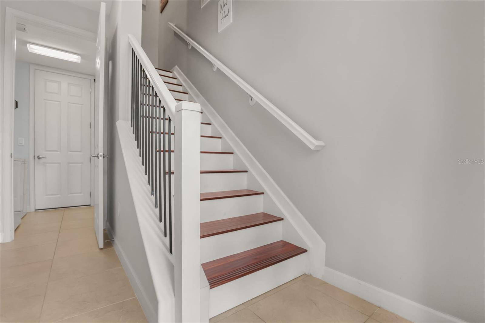 GRANDE OAKS AT HEATHROW - Residential Lease