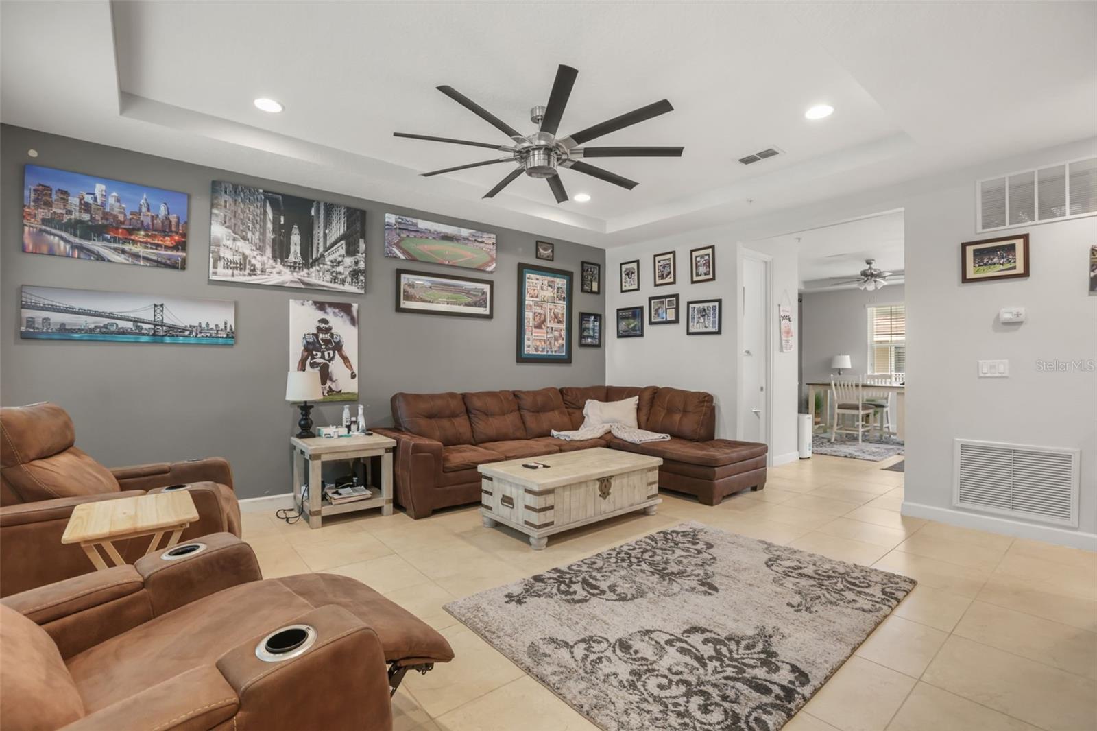 GRANDE OAKS AT HEATHROW - Residential Lease