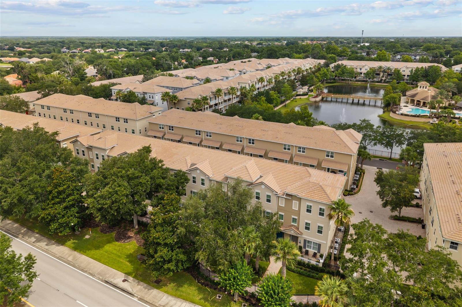 GRANDE OAKS AT HEATHROW - Residential Lease