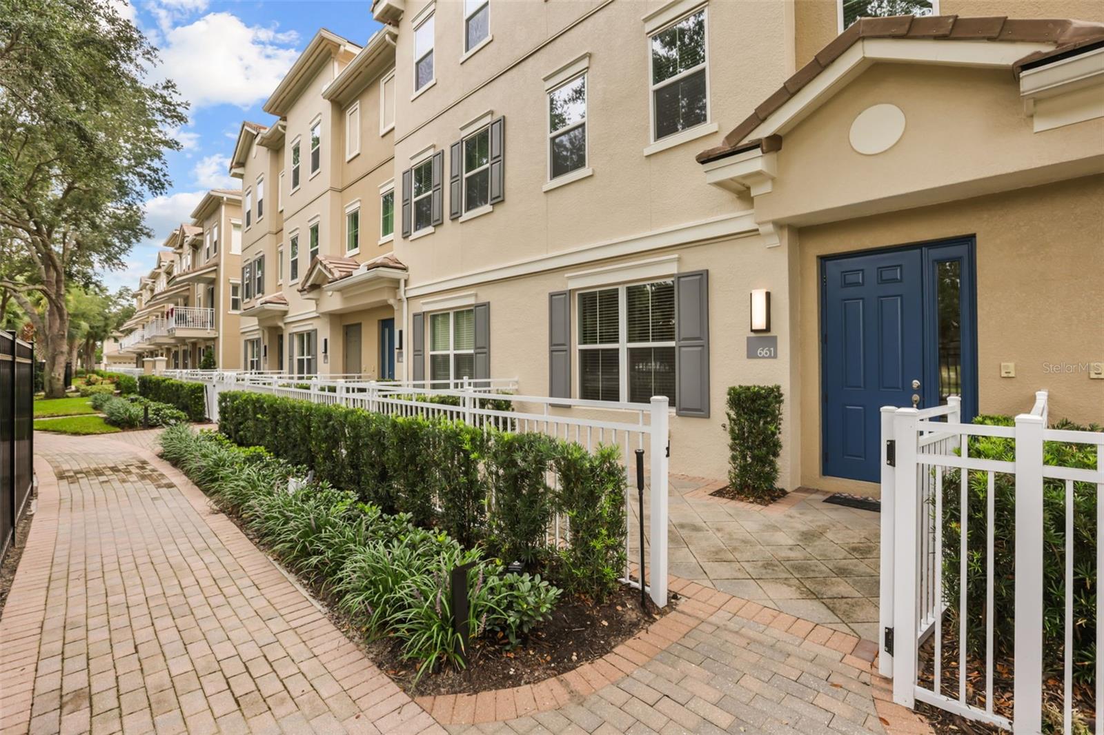 GRANDE OAKS AT HEATHROW - Residential Lease