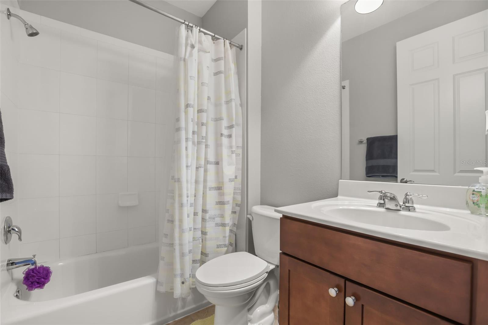 GRANDE OAKS AT HEATHROW - Residential Lease
