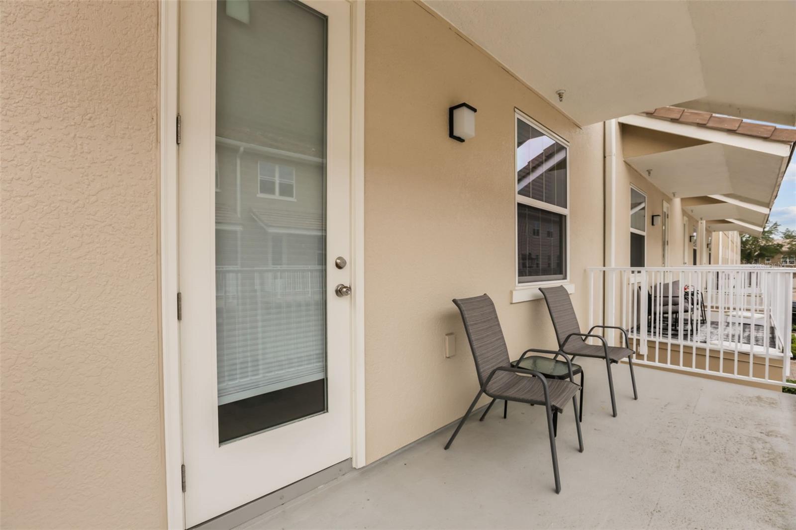 GRANDE OAKS AT HEATHROW - Residential Lease