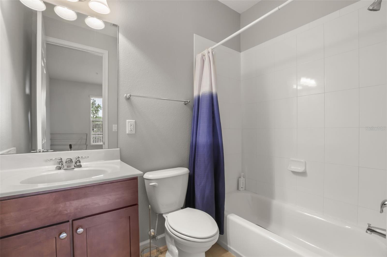 GRANDE OAKS AT HEATHROW - Residential Lease